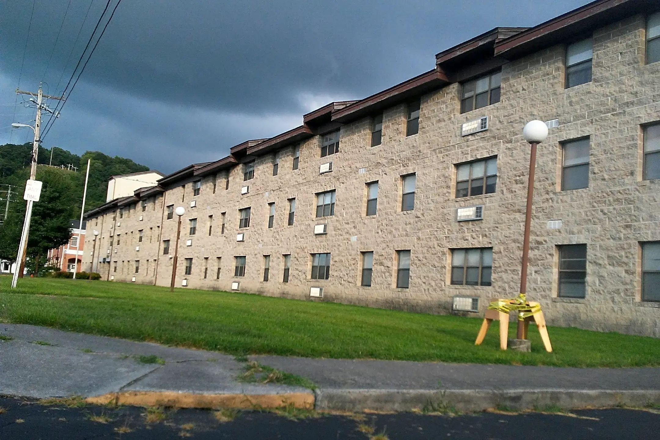 Pool - The Courtyard - Elizabethton, TN