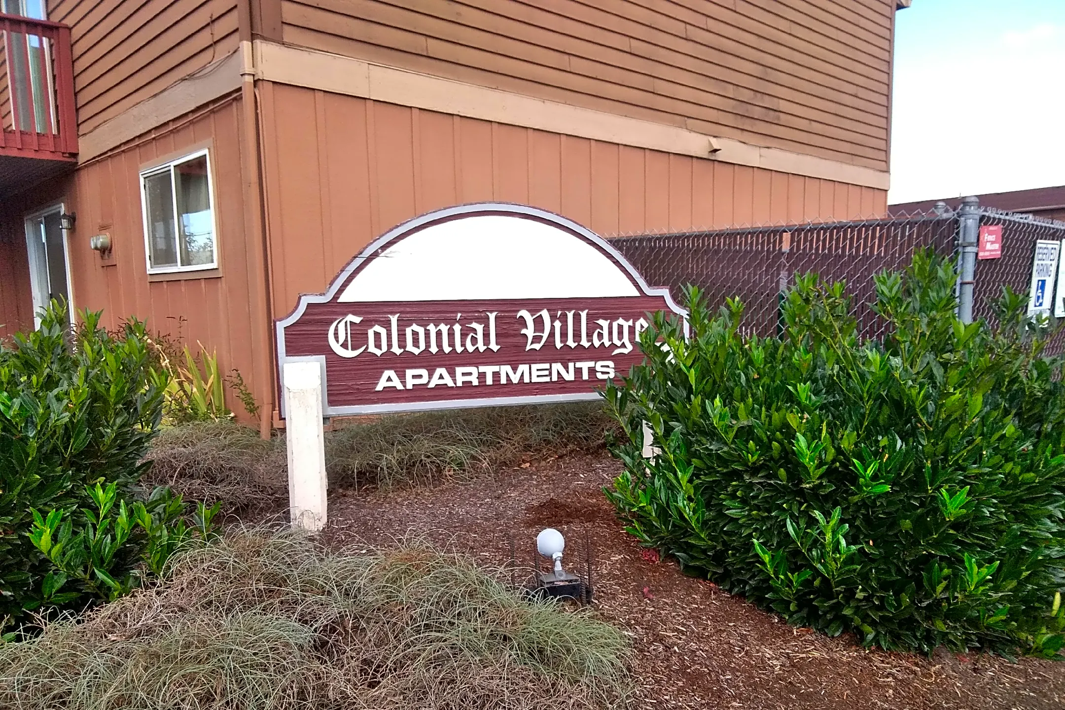 Colonial Village Apartments Apartments Newberg, OR 97132