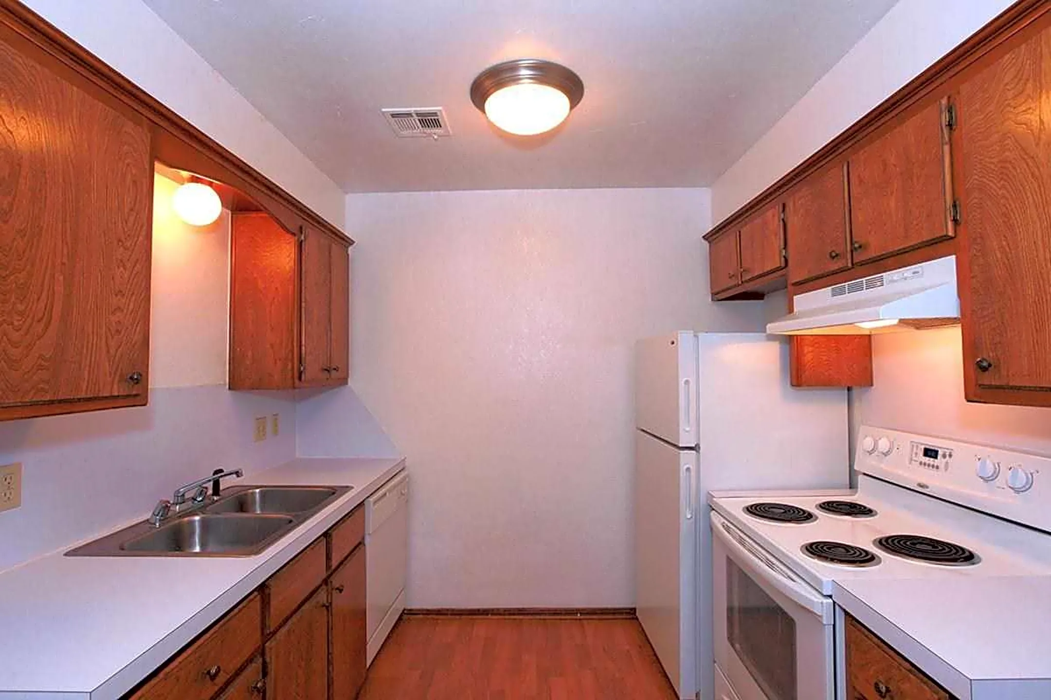 Kitchen - Cape Cod Condominiums - Oklahoma City, OK