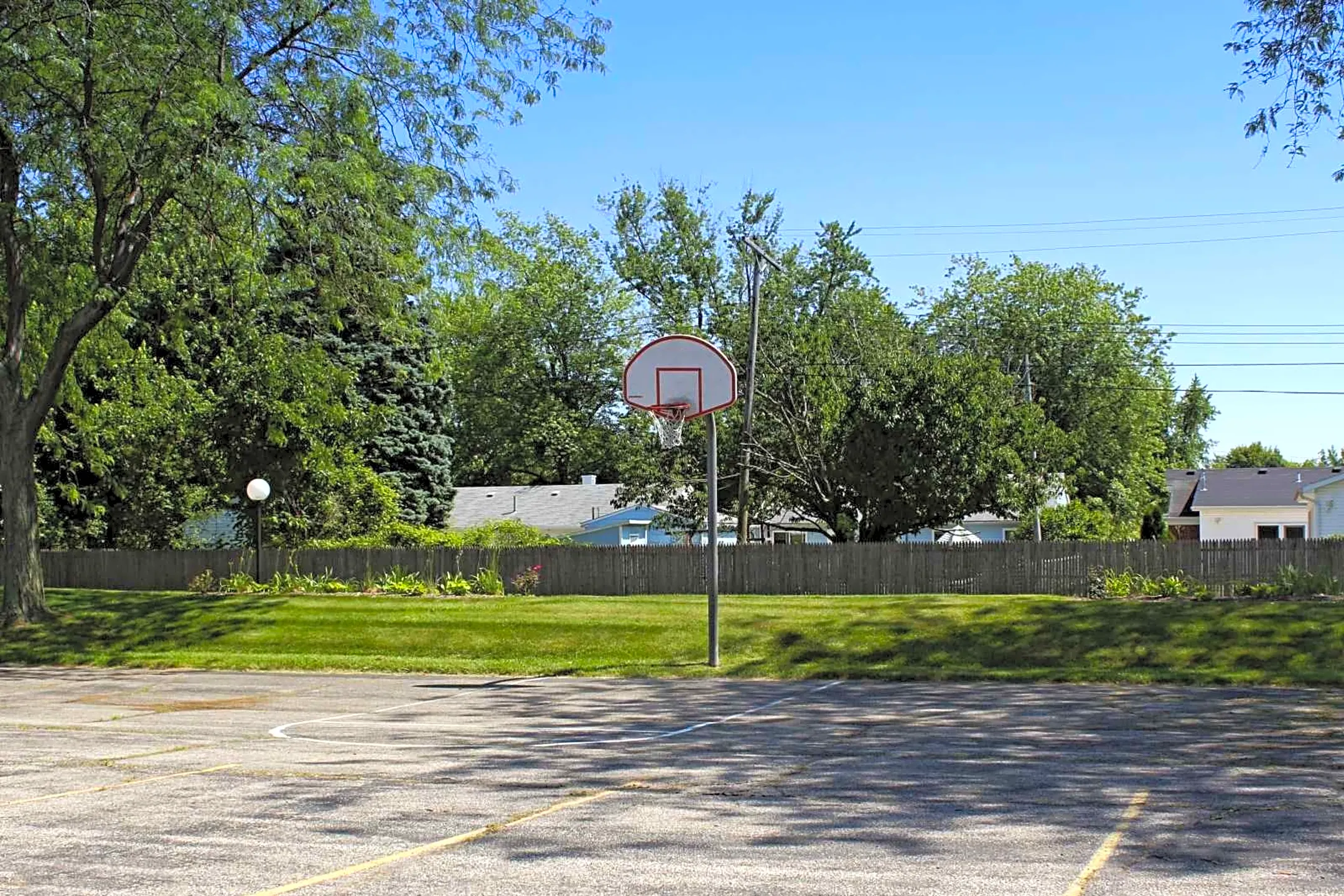Basketball Court - Lake View Shores - Maumee, OH
