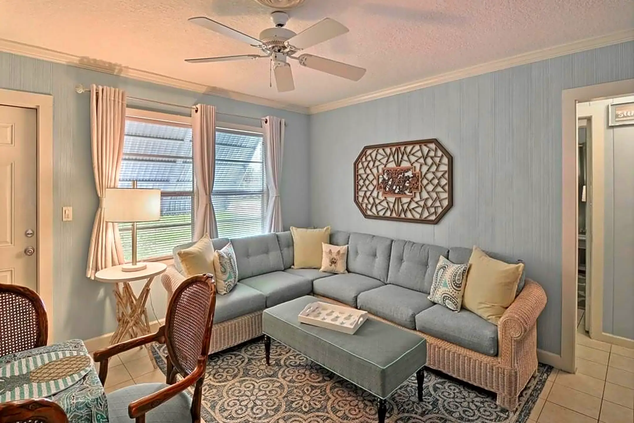 Living Room - 916 E Causeway Blvd - Vero Beach, FL