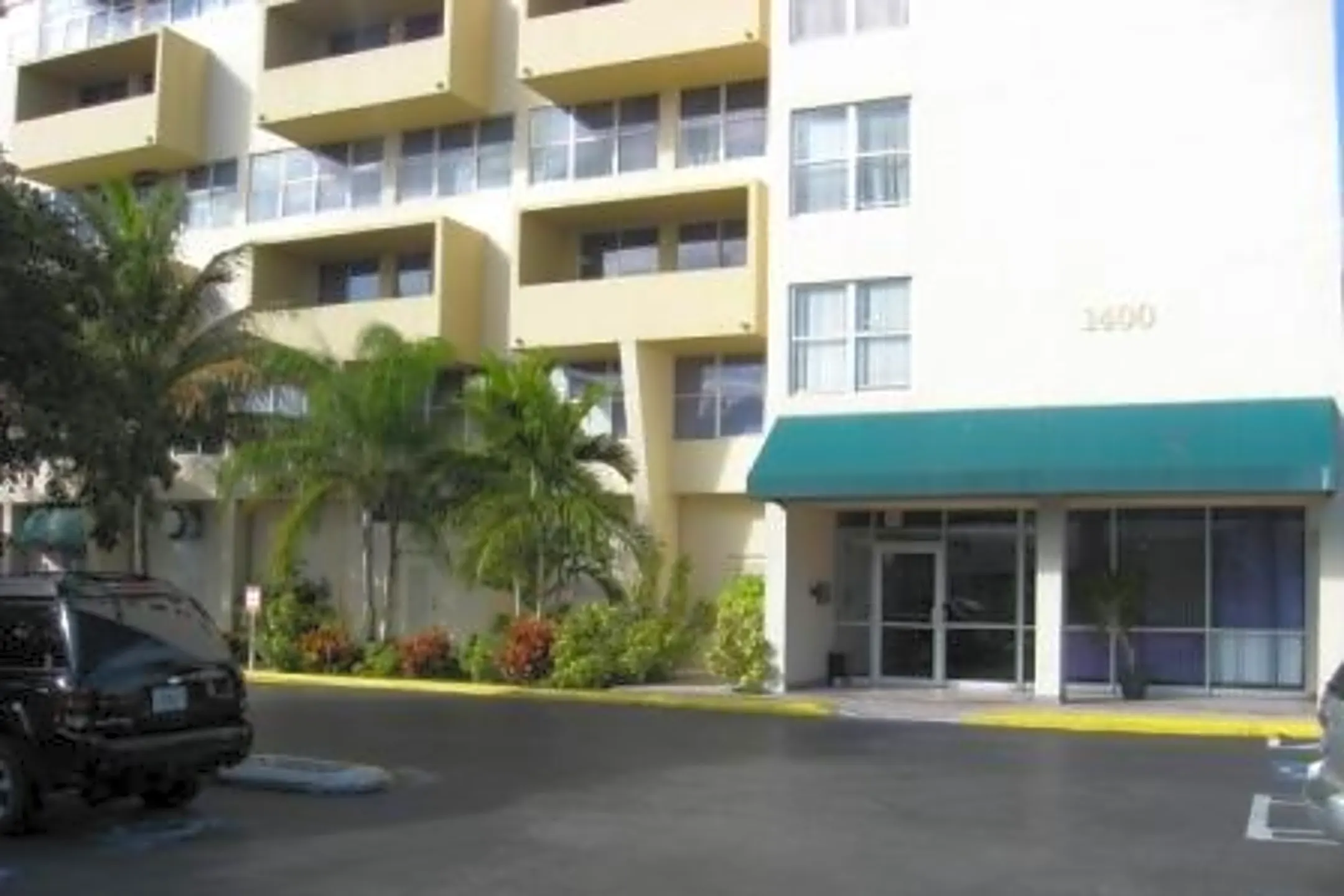 Dominion Tower Apartments - Miami, FL 33136
