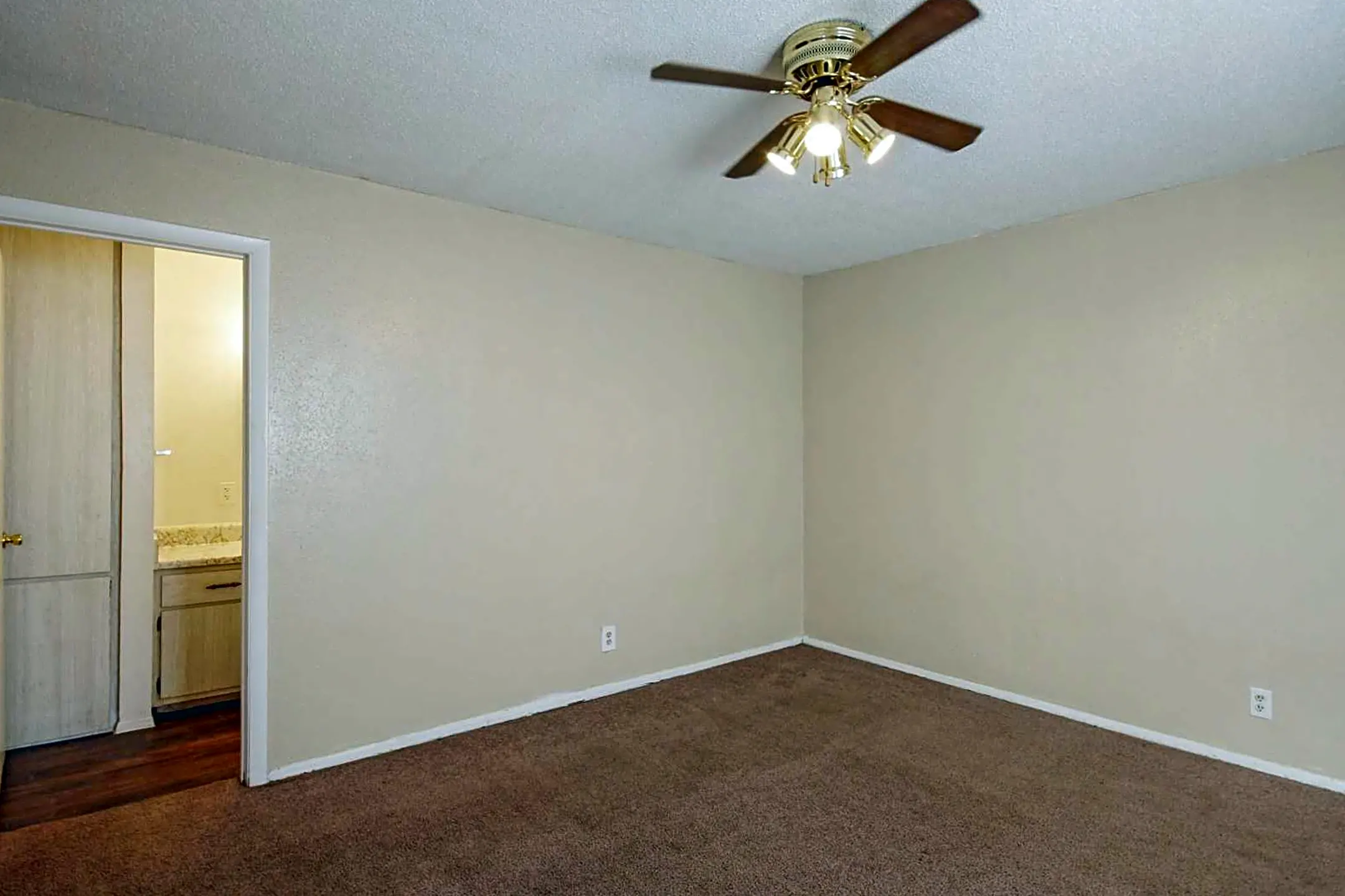 Timberlake Courts Apartments - 125 Interstate 10 N | Beaumont, TX for ...