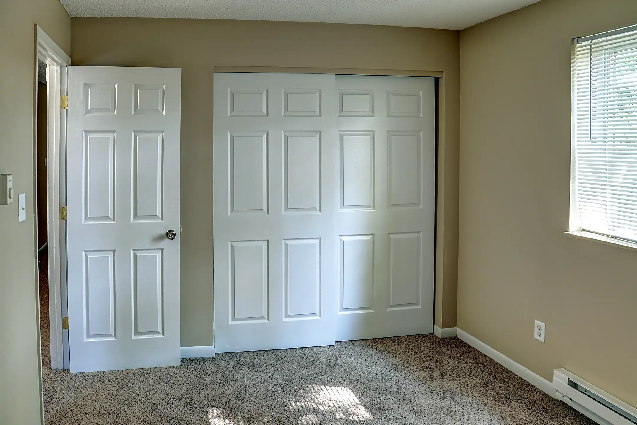 Bedroom - Meadowbrook Apartments - Burlington, KY