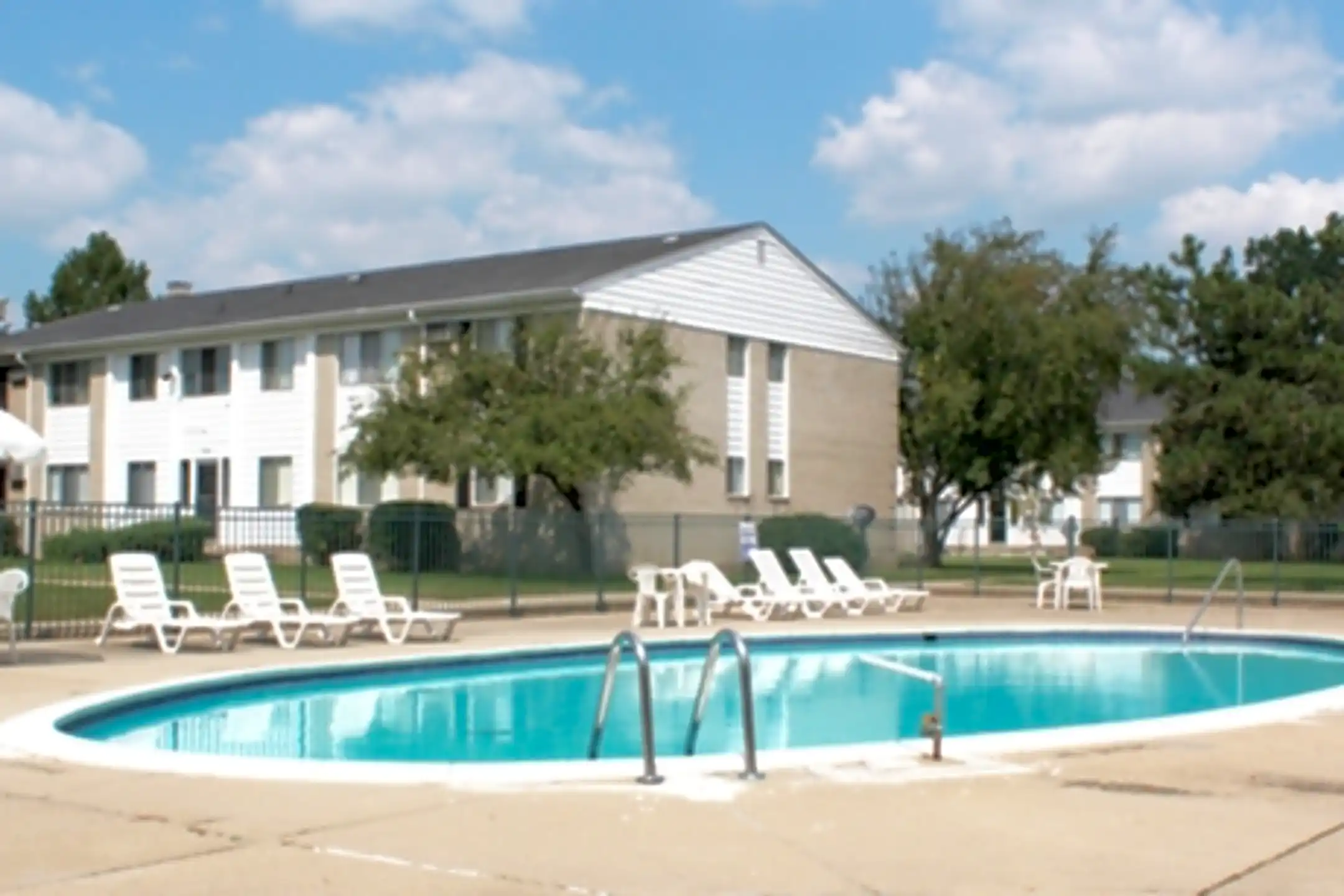 Tuscan Shores Apartments 30711 Quinkert St Roseville, MI Apartments