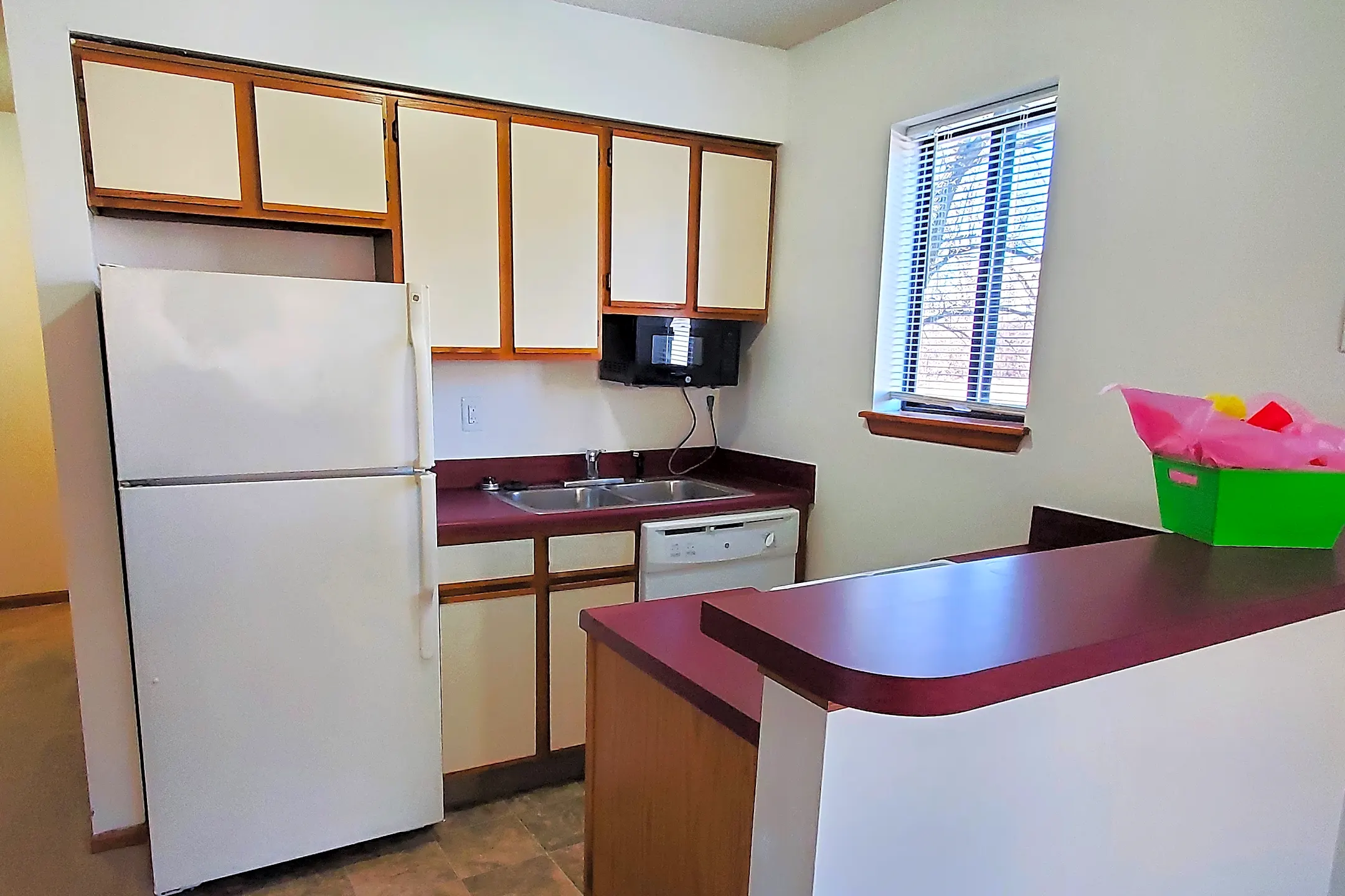 Pinewood Studio Apartments 5225 North Brighton Place Kansas City