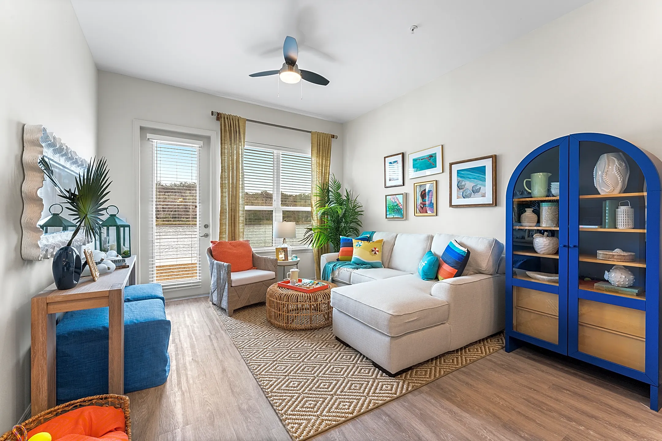 Living Room - The Reef Apartments - Jacksonville, FL