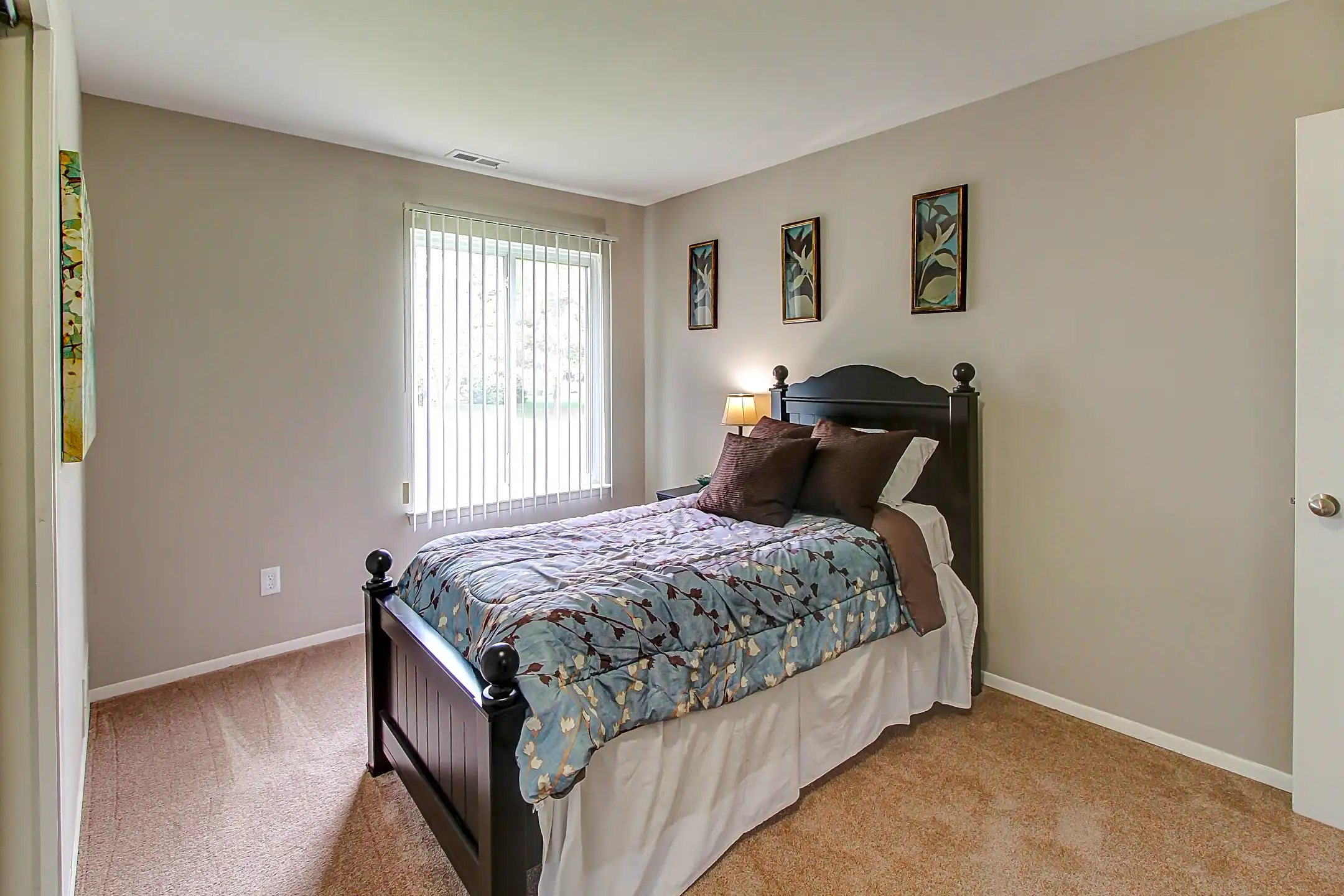 Timberlea Village 416 Timberlea Dr Rochester Hills, MI Apartments