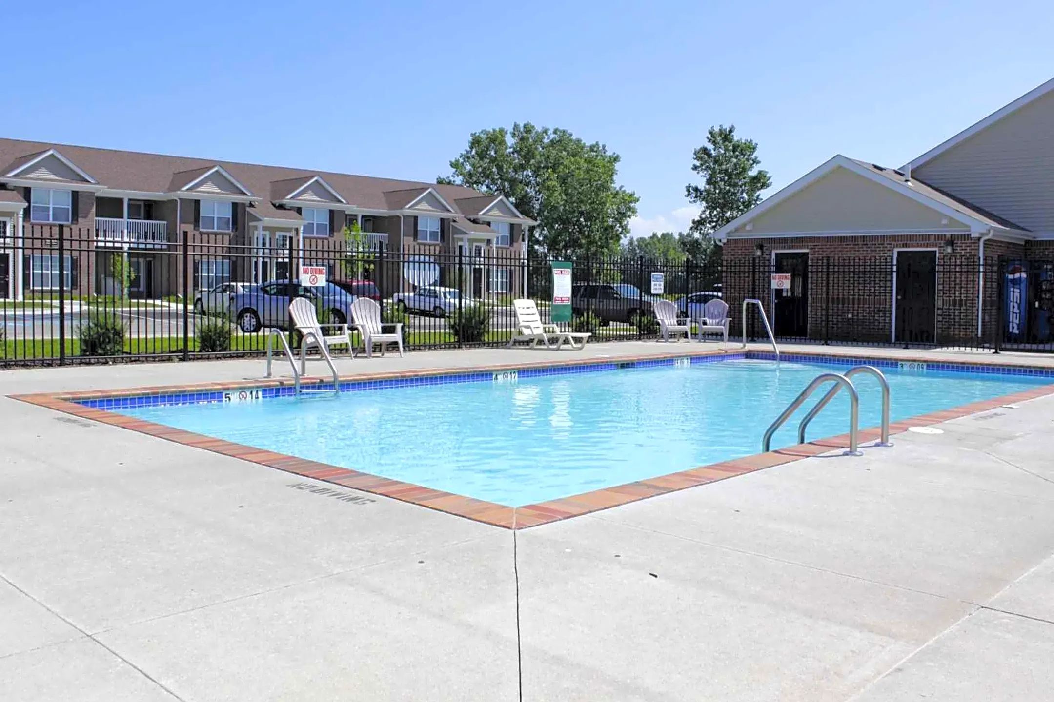 The Retreat At Canterbury Apartments - Michigan City, IN 46360