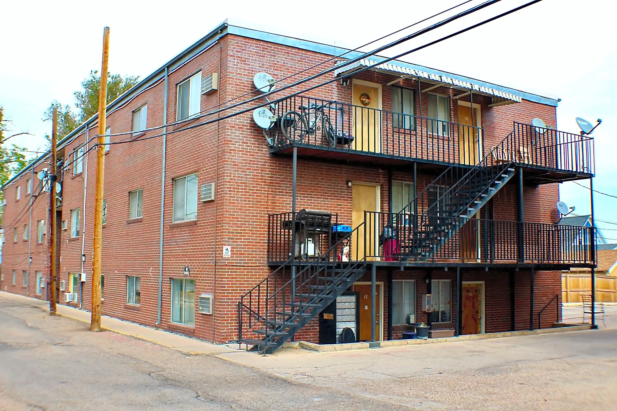 Knight Apartments and Sunlight Townhomes located in historic downtown
