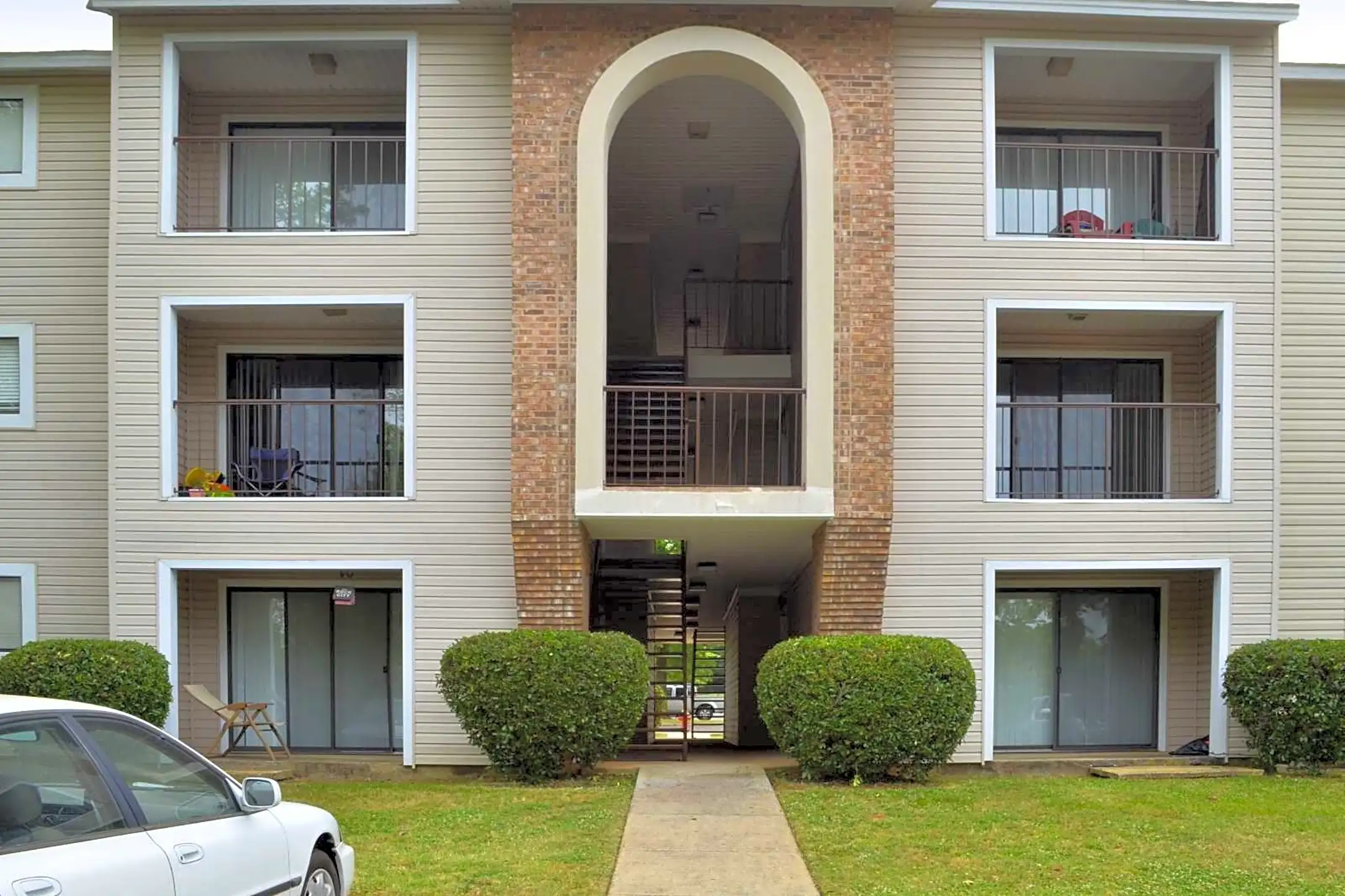 Court Woods Apartments 1600 Veterans Memorial Pkwy Tuscaloosa, AL