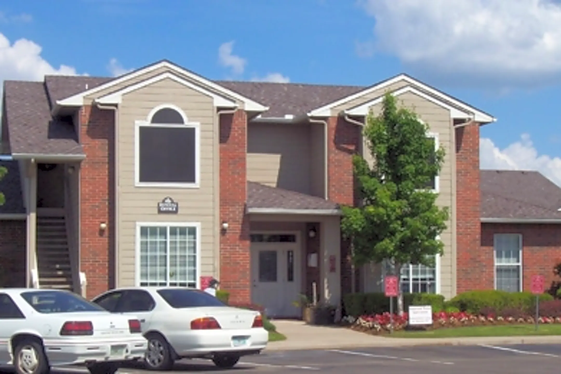 Rosewood Manor Apartments 800 S Kelly Ave Edmond, OK Apartments for