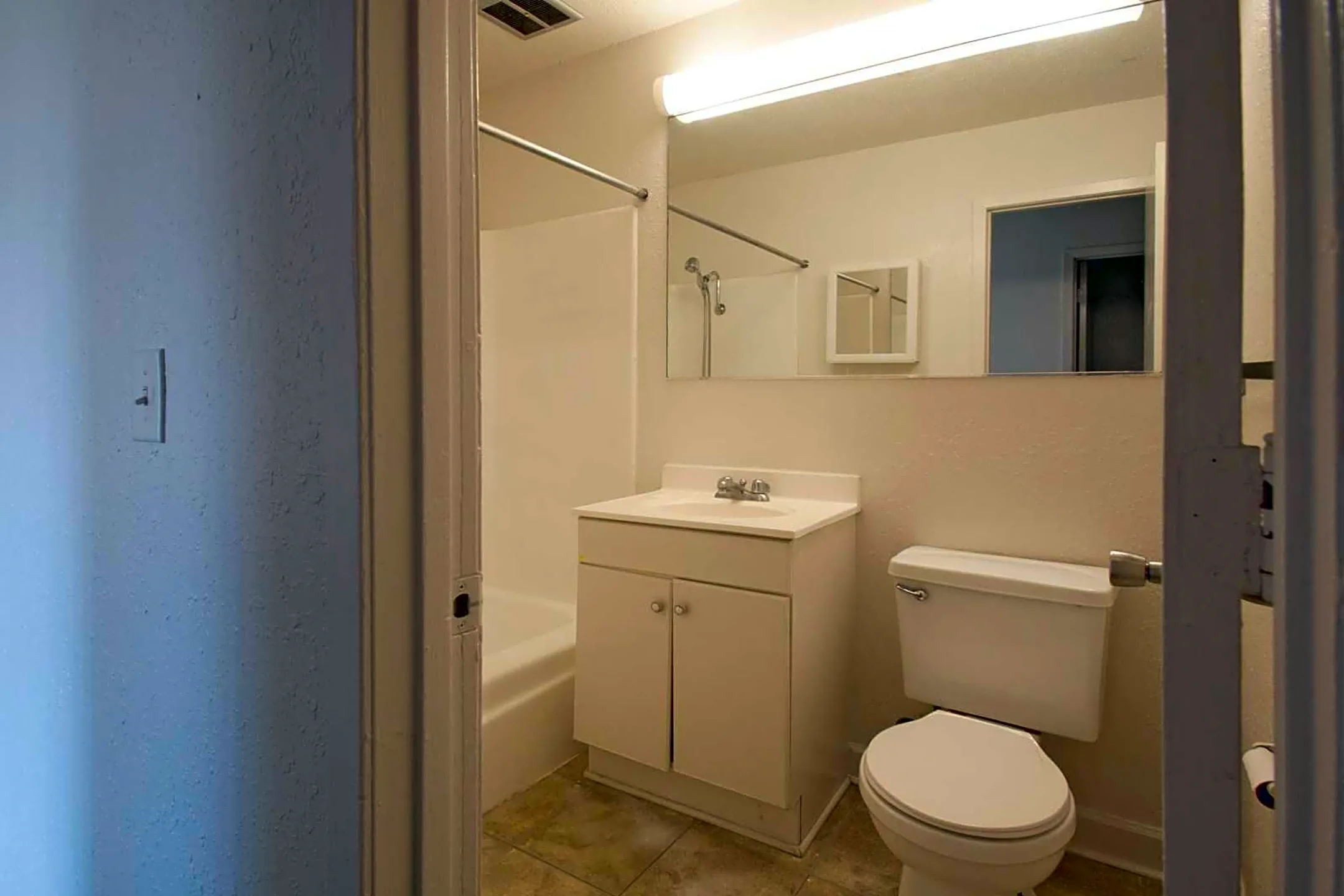 Bathroom - Cedar Crest Apartments - Waterloo, IA