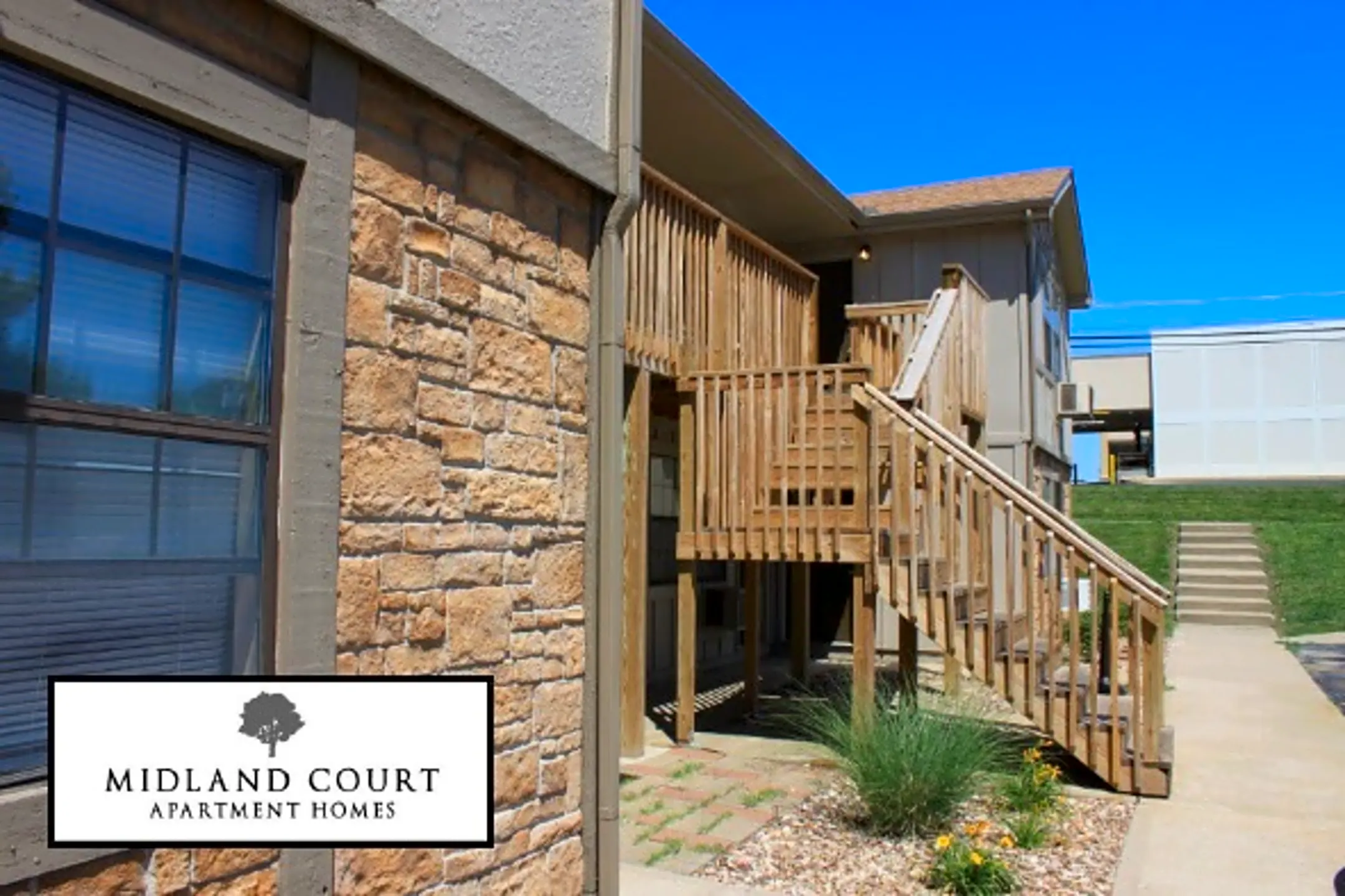 Building - Midland Court - Shawnee, KS