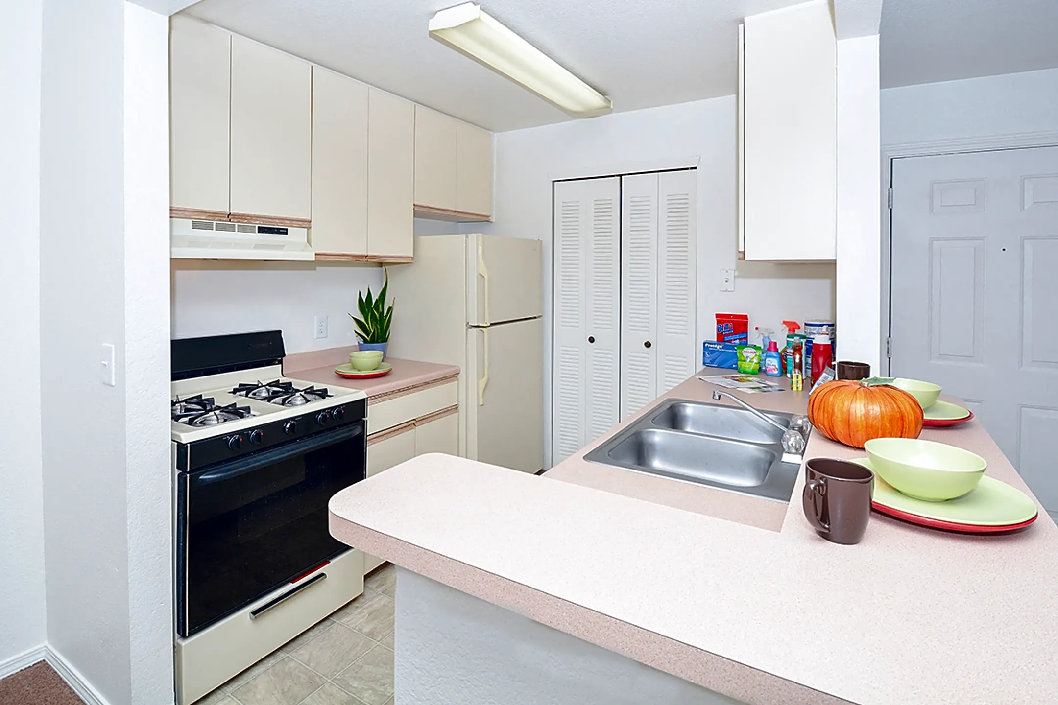 Lakeside Park Shelby Township, MI 48315