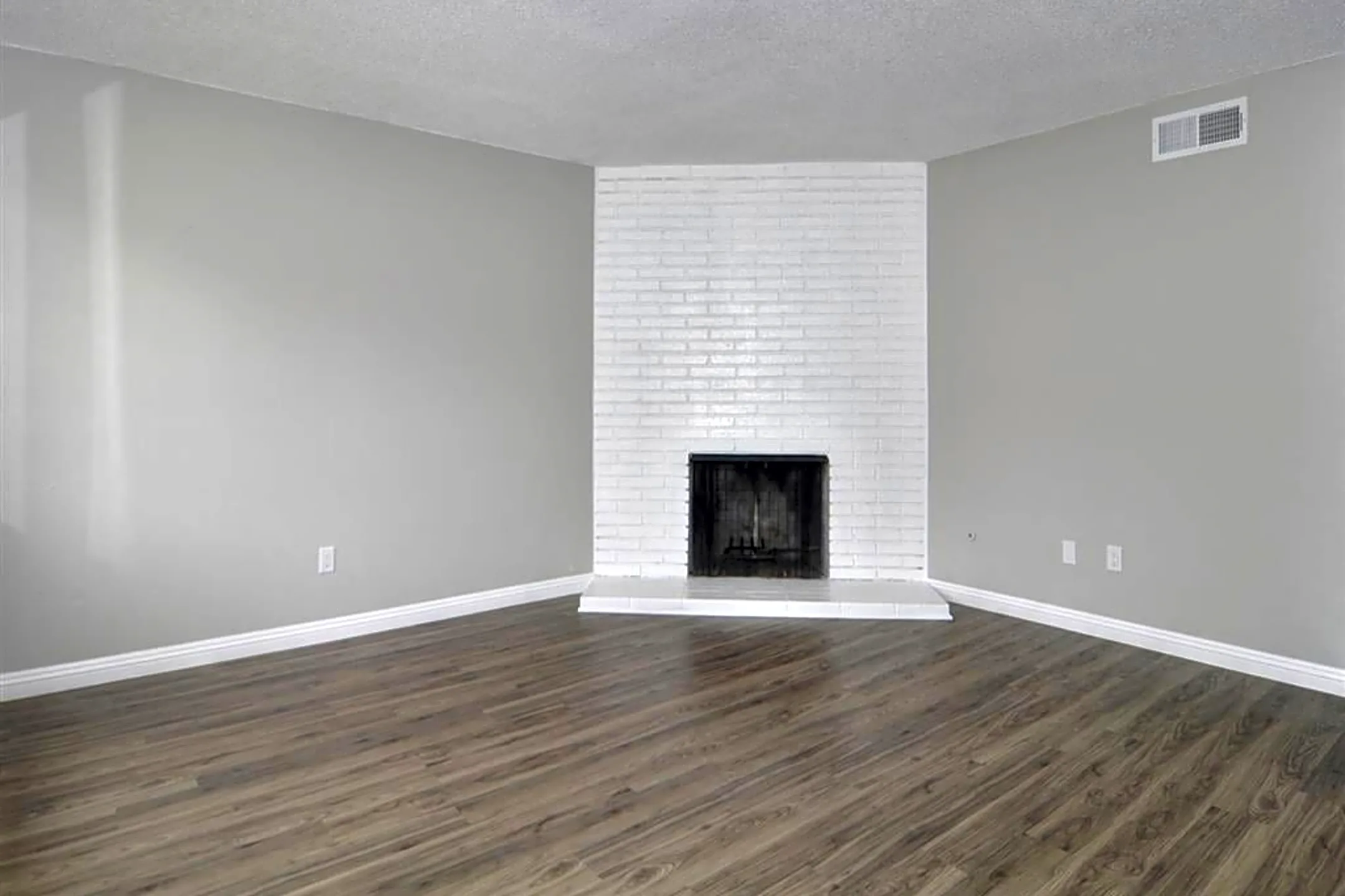 Orangewood Garden Apartments 235 W Orangewood Ave Anaheim, CA