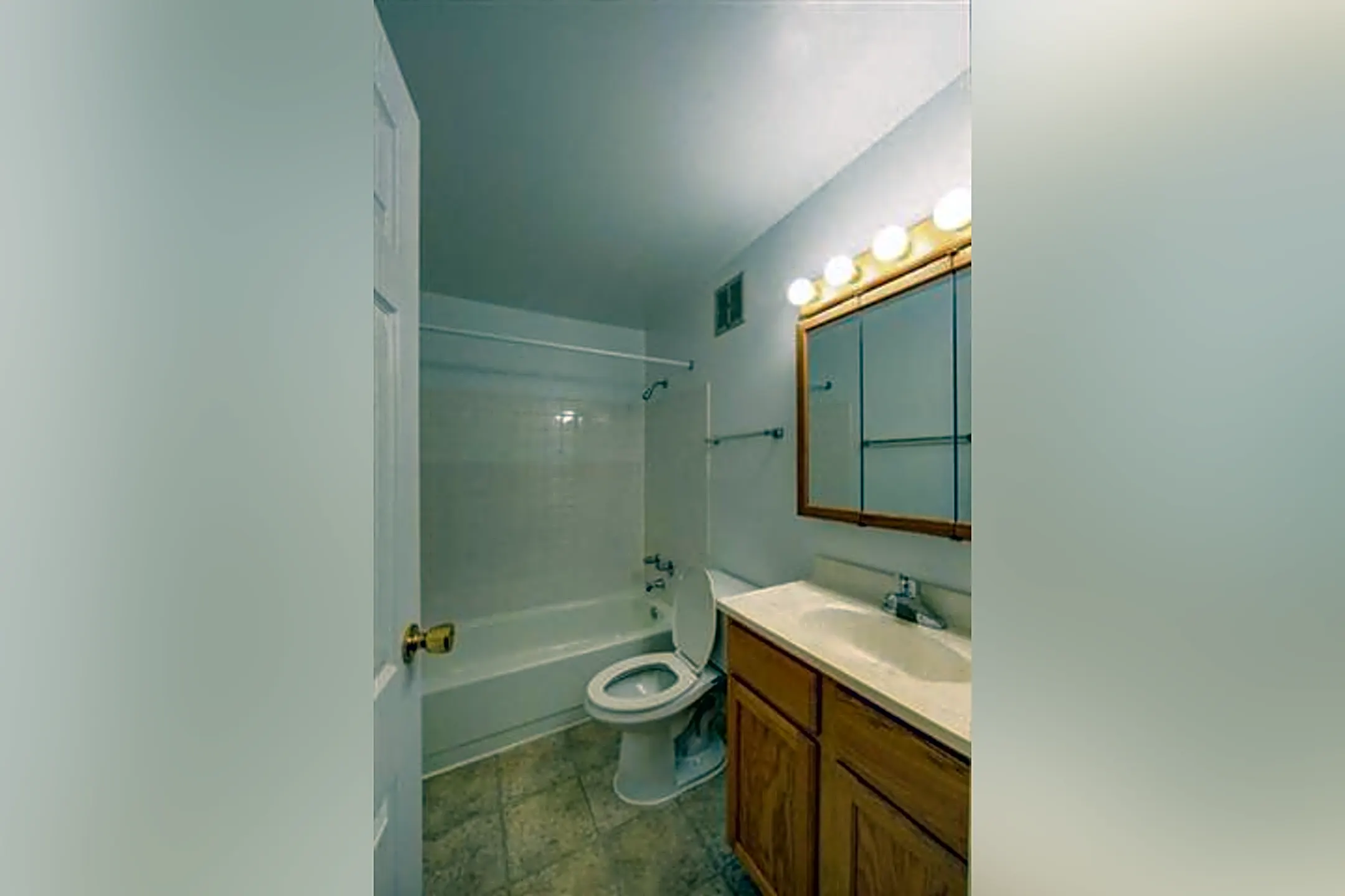 Rosewood Apartments 318 W Forest Ave Round Lake, IL Apartments for