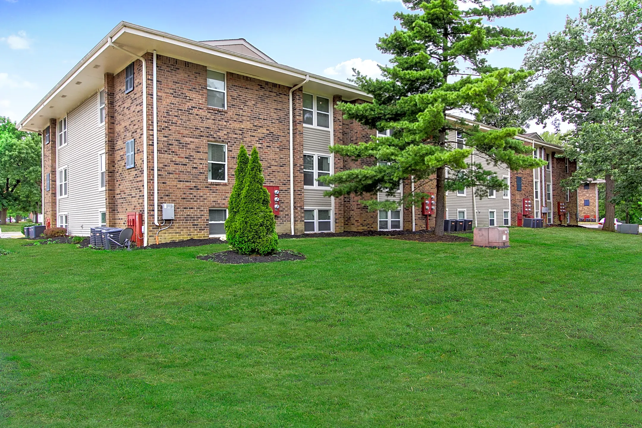 Hilliard Village Apartments - Columbus, OH 43204