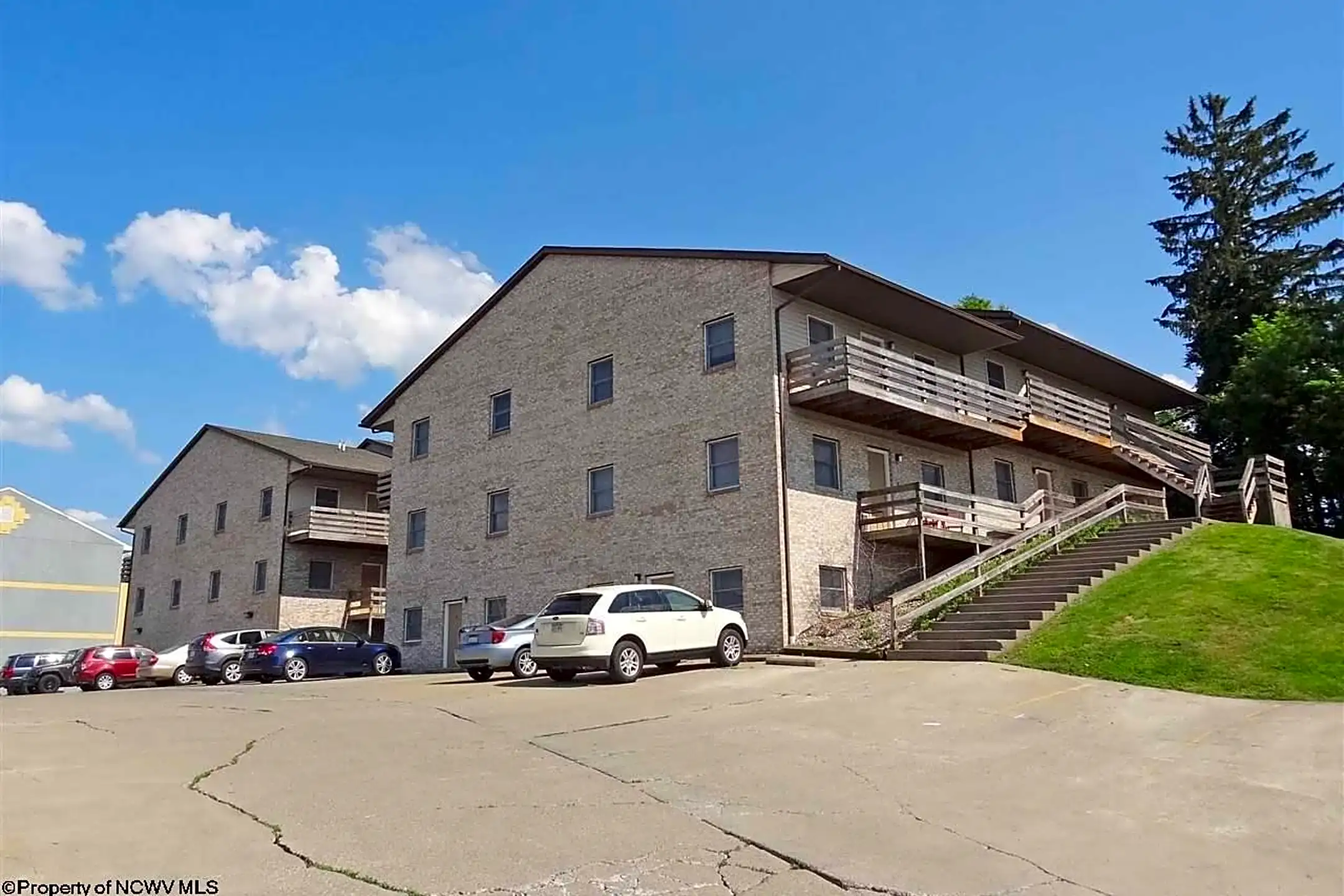 910 Willowdale Rd Houses WV 26505