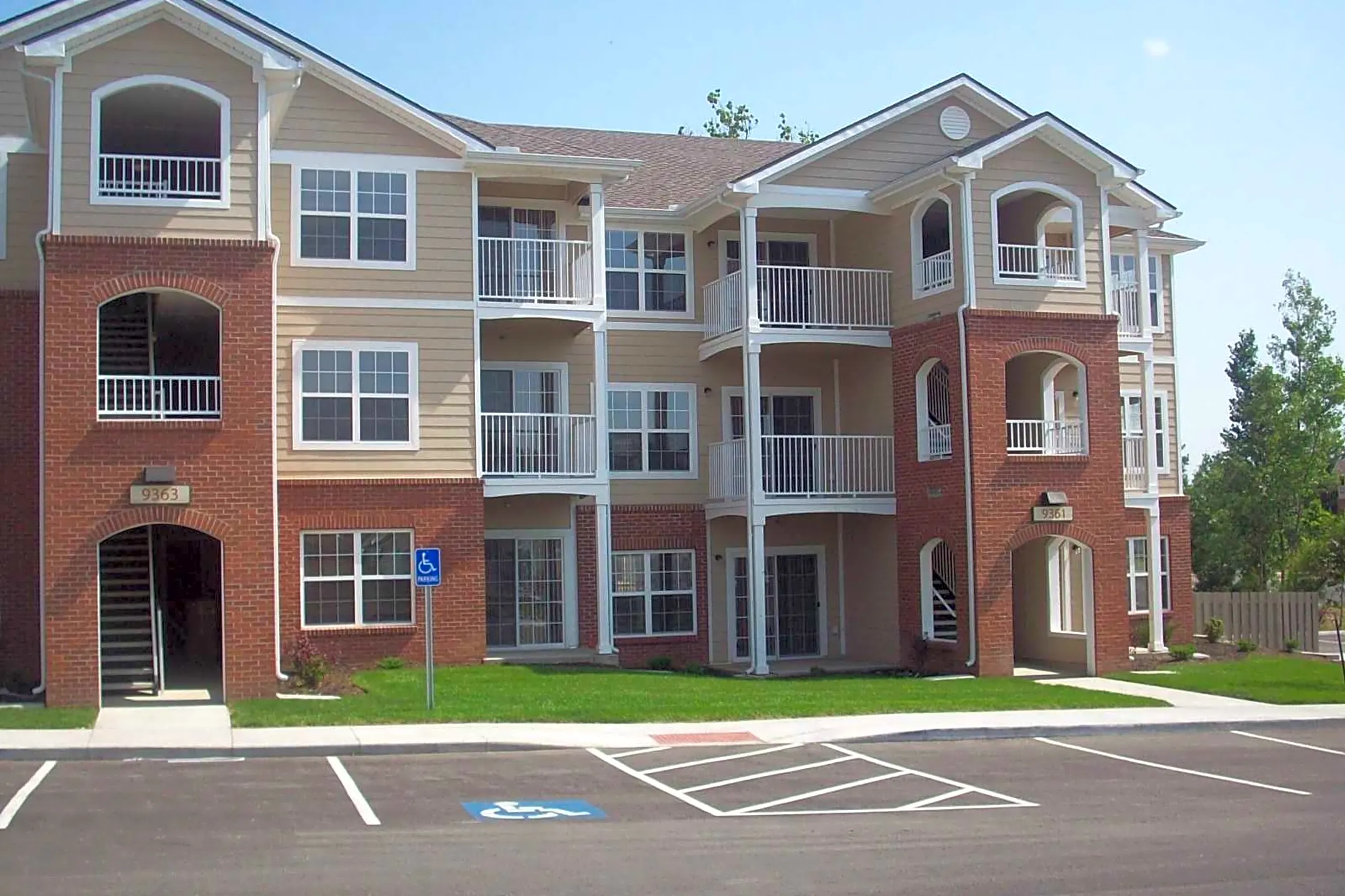 Regency Village Apartments Waukegan