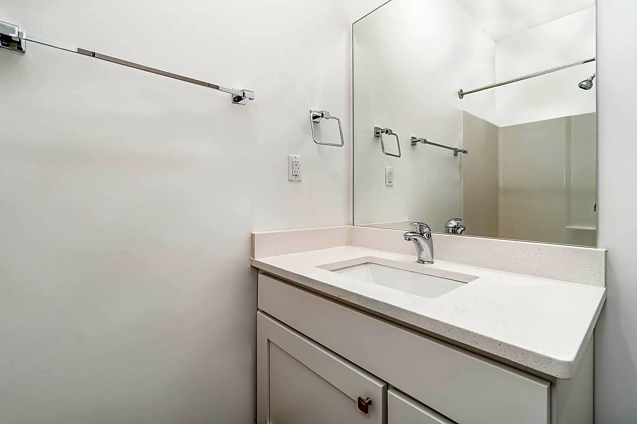 Bathroom - 284 Manhattan Blvd - Dayton, KY