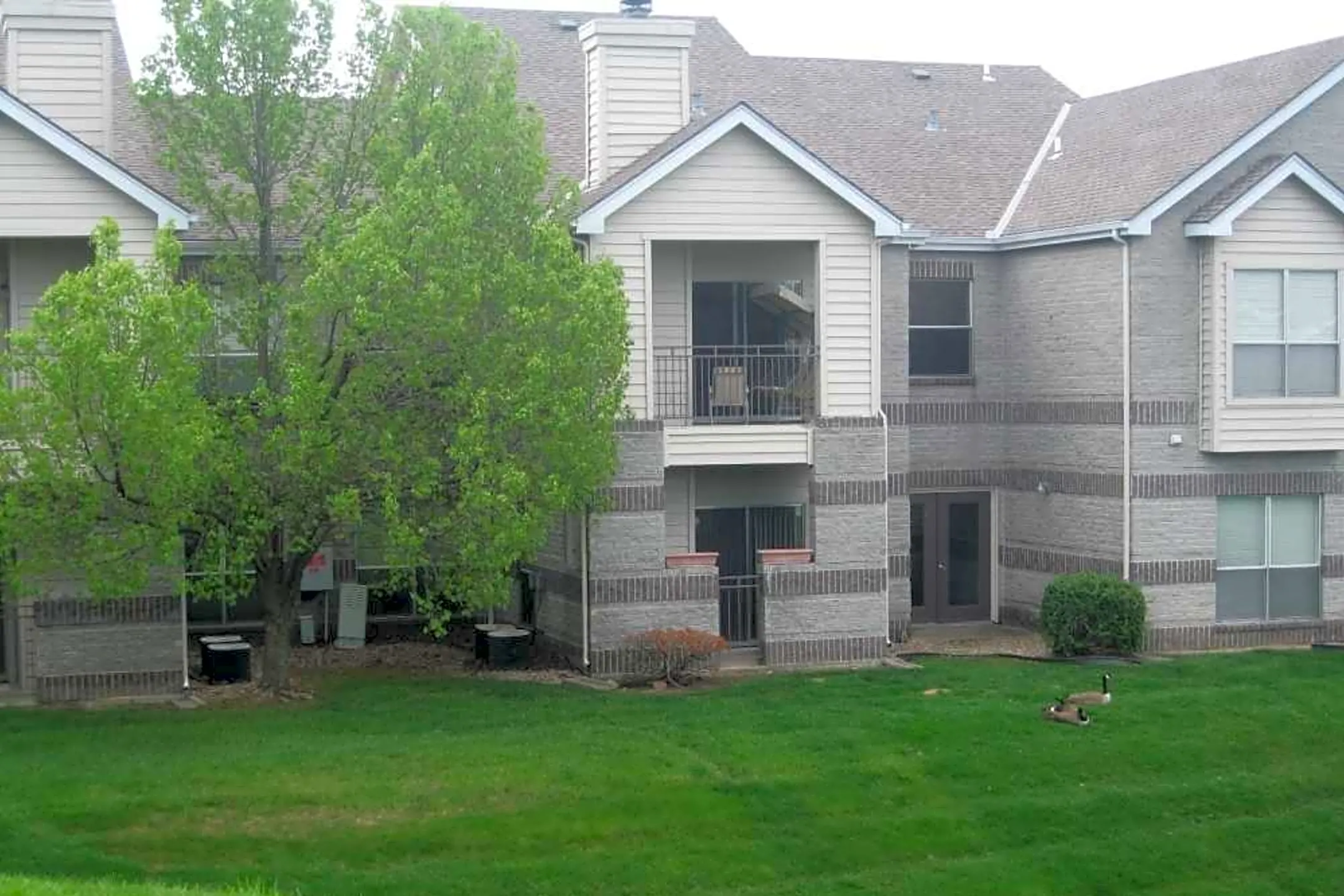 Hawthorne Apartment Homes Apartments - Leawood, KS 66209