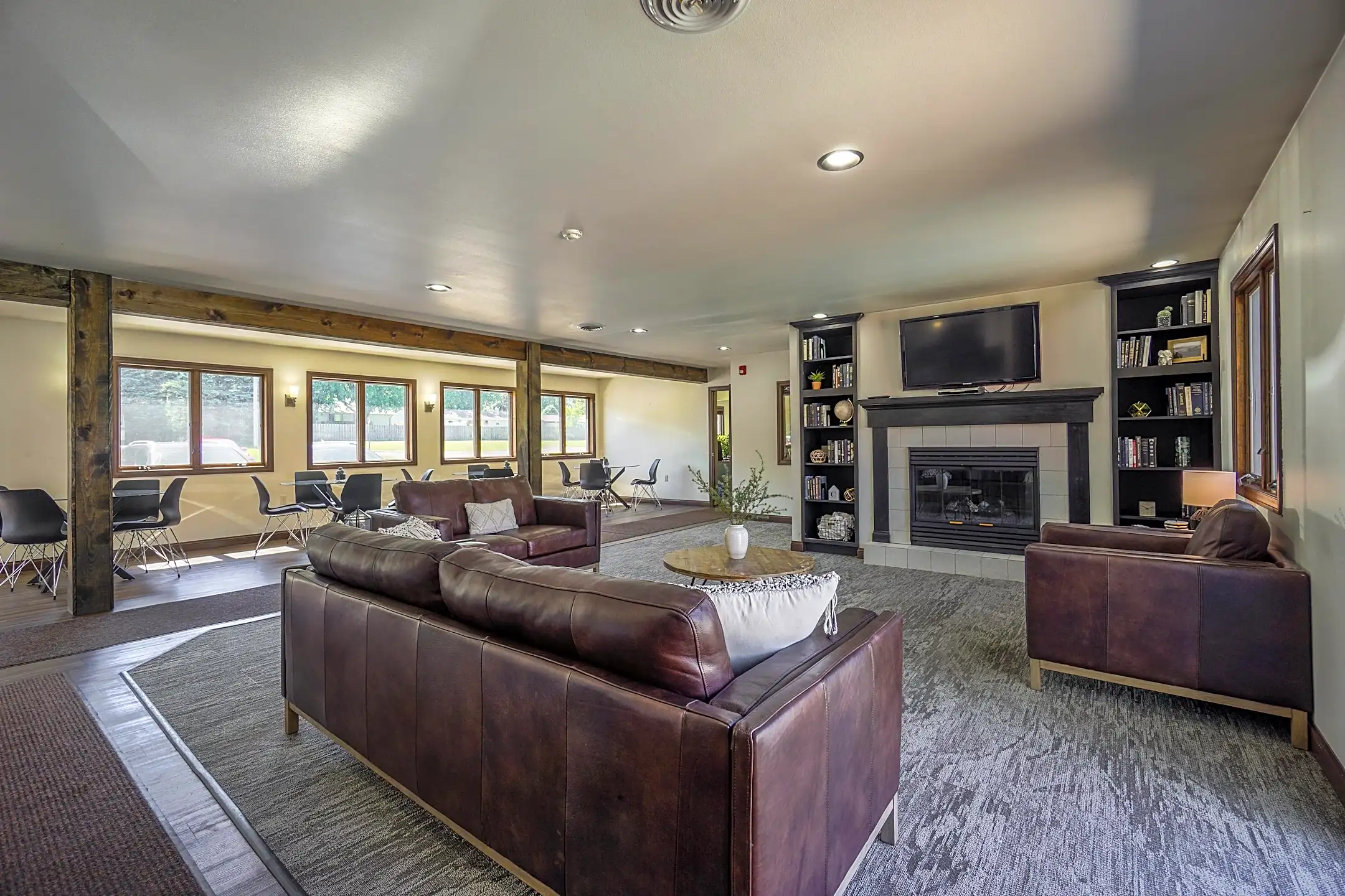 Creekwood Apartments Green Bay, WI 54304