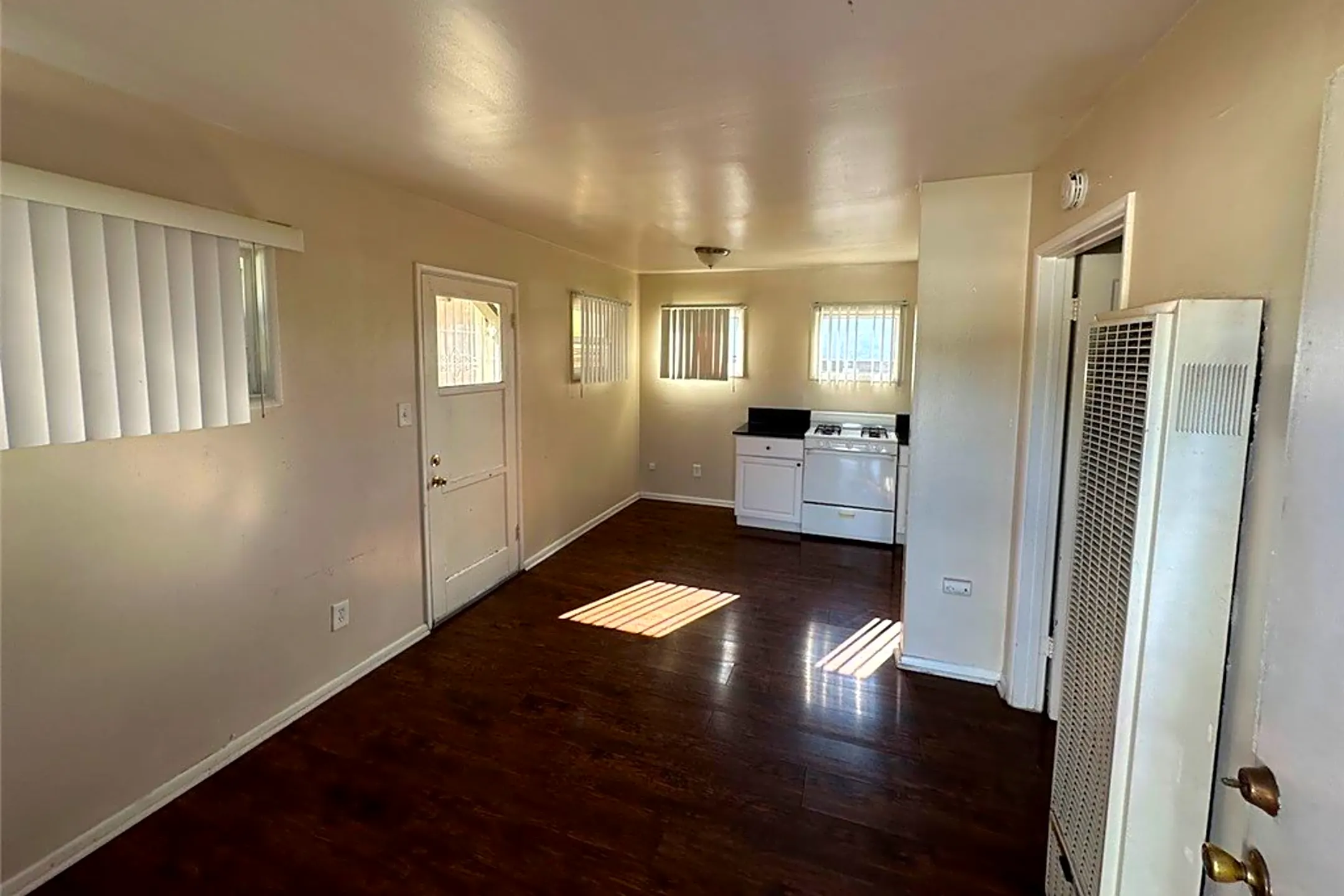 936 W Foothill Blvd 17 Apartments Azusa, CA 91702