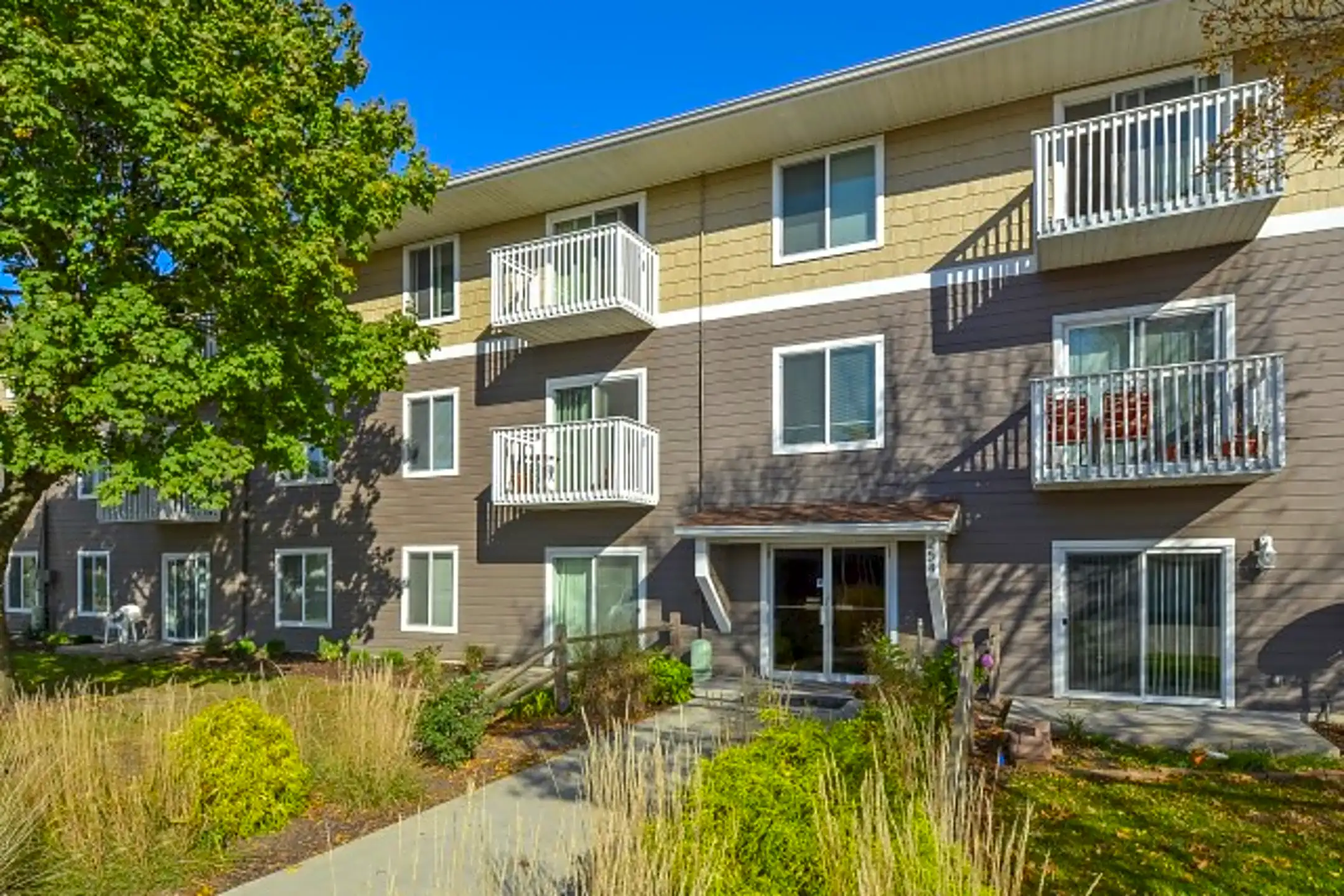 Briarwood Apartments 254 Northpointe Dr NE Cedar Rapids, IA