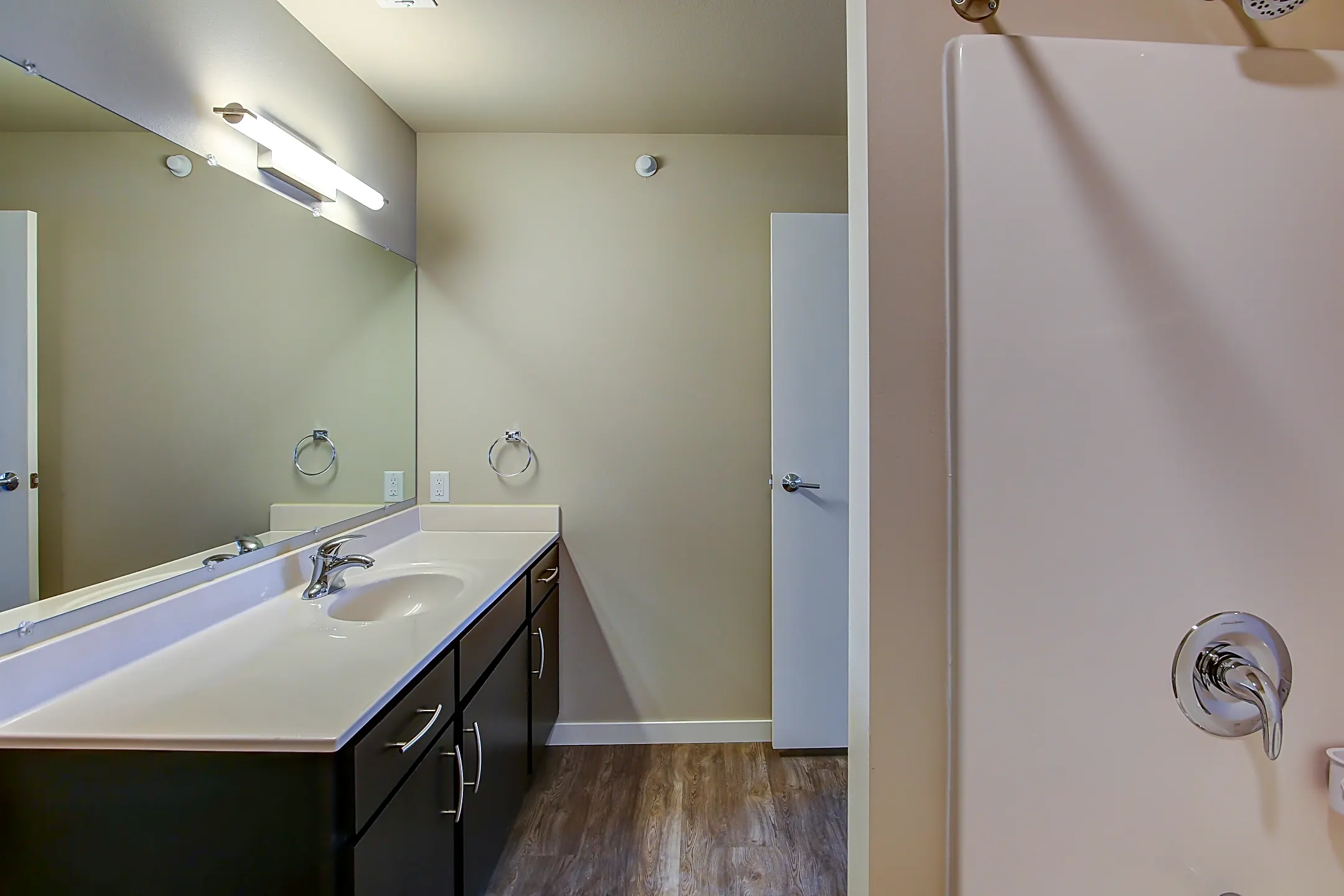 Bathroom - Eagle Flats - Jamestown, ND