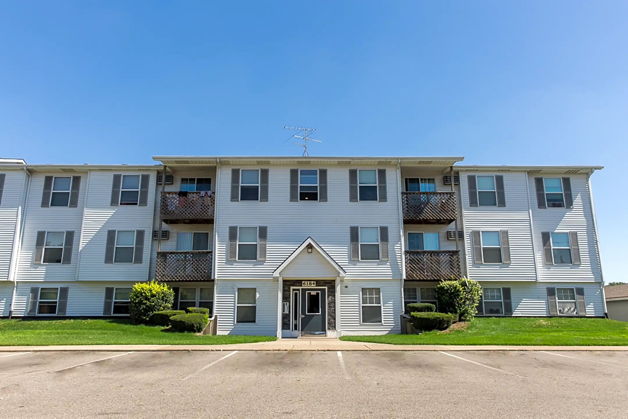 Woodfield Apartments 6111 Woodfield Pl SE Grand Rapids, MI for Rent