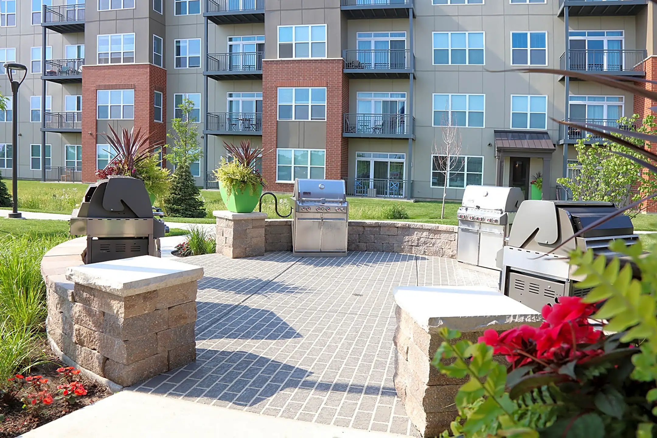 The Residences At Hamilton Lakes 1133 North Arlington Heights Road Itasca, IL Apartments for