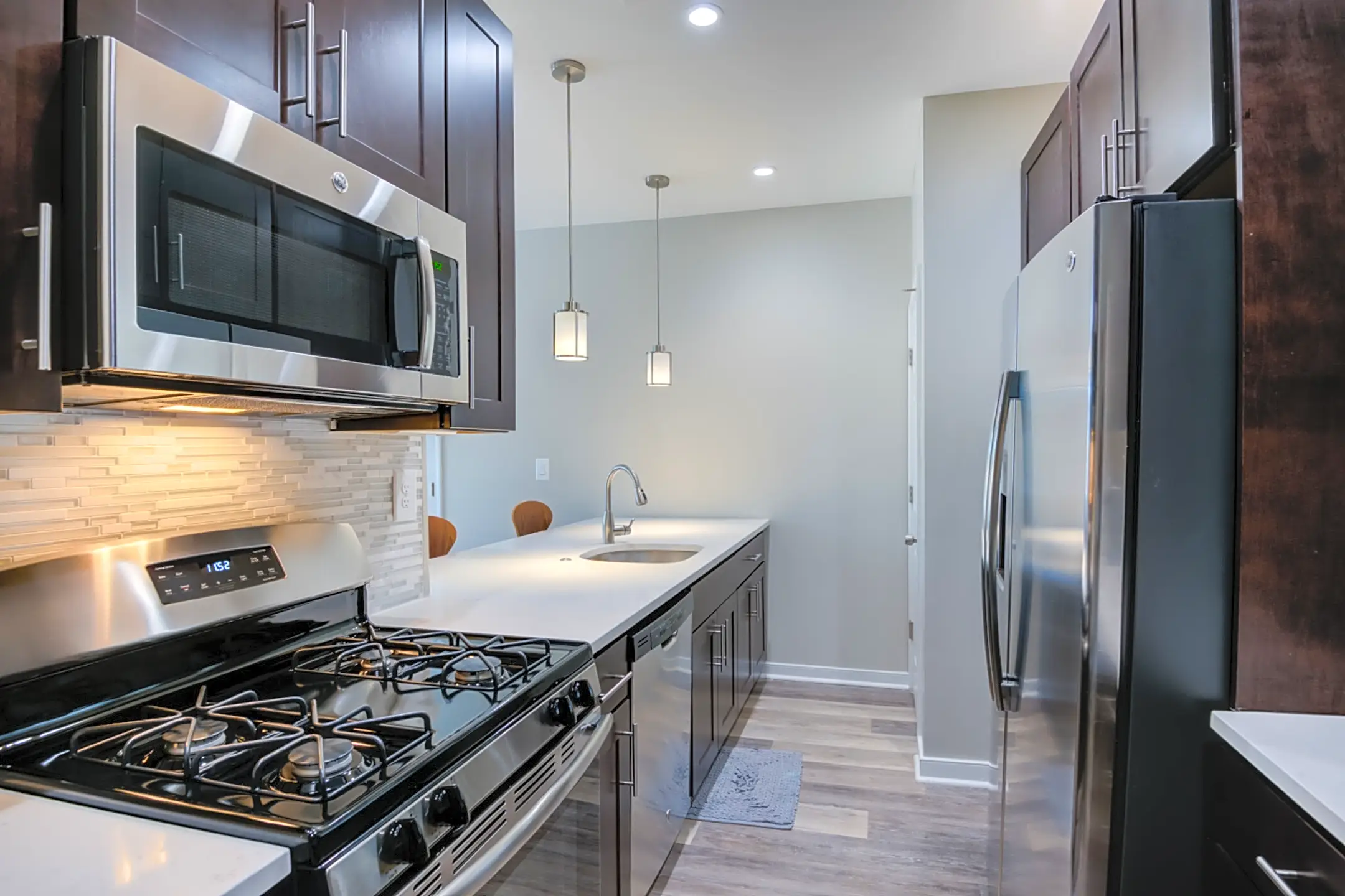 Kitchen - Instrata Pentagon City - Arlington, VA