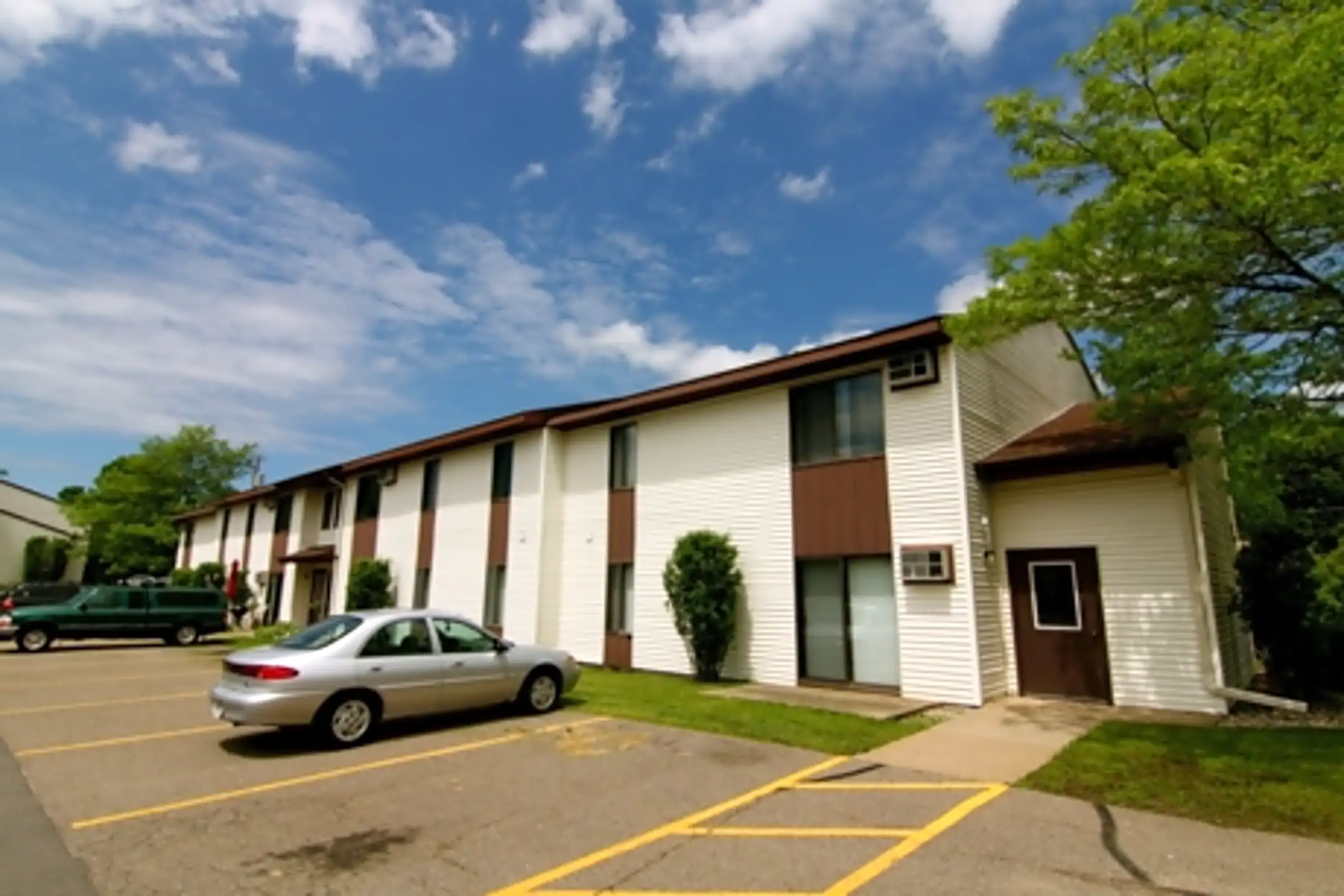 Manchester Court Apartments 1506 S Adams Ave Marshfield, WI