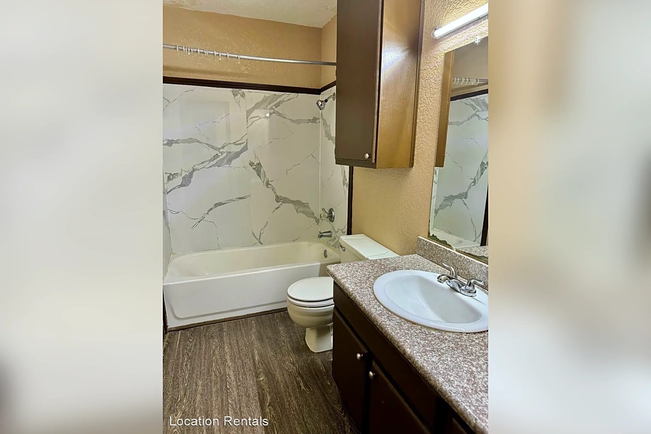 Bathroom - 226 Cherry Street - Levelland, TX