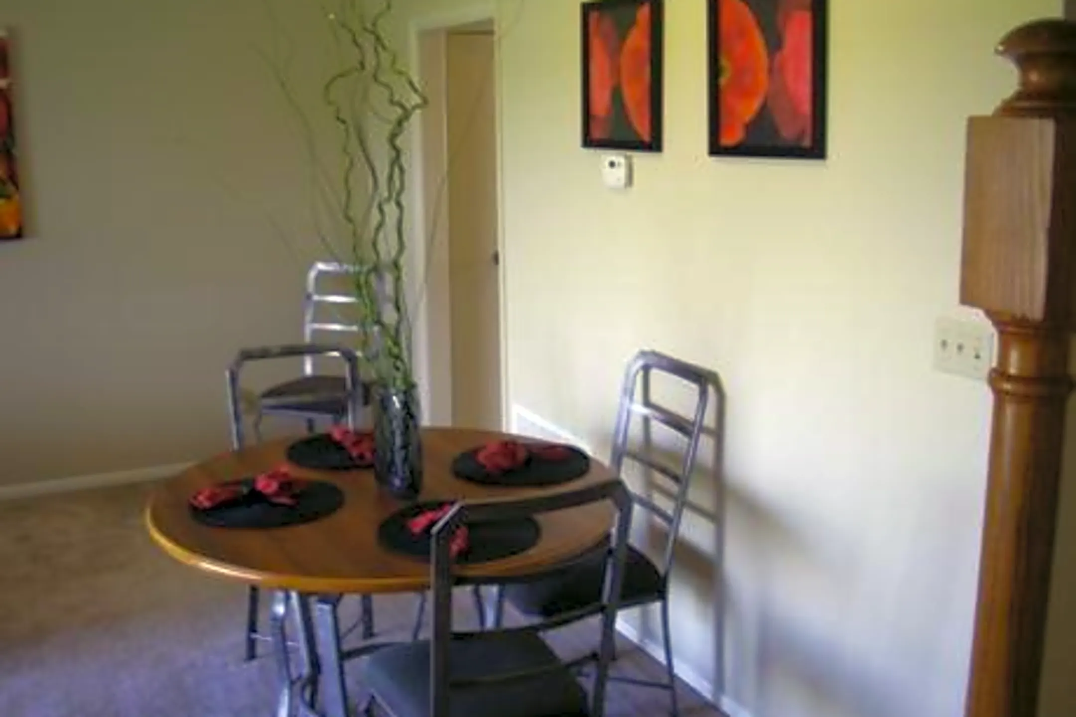 St. Clair Village 409 Carlyle E Belleville, IL Apartments for Rent