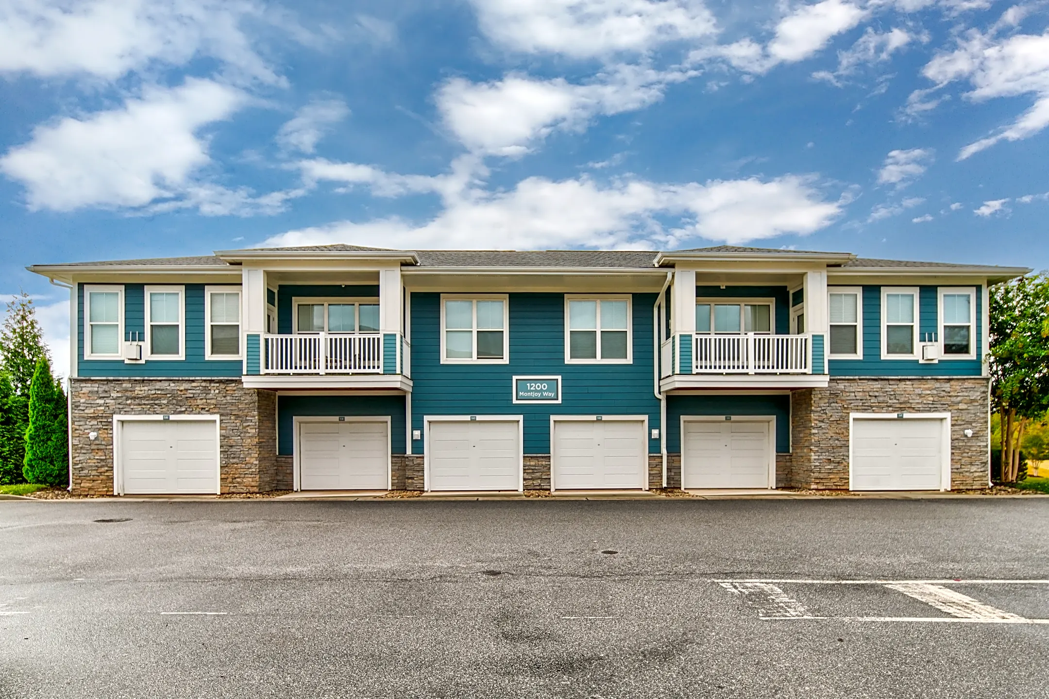 Mosby Poinsett Apartments 6001 Hampden Drive Greenville, SC