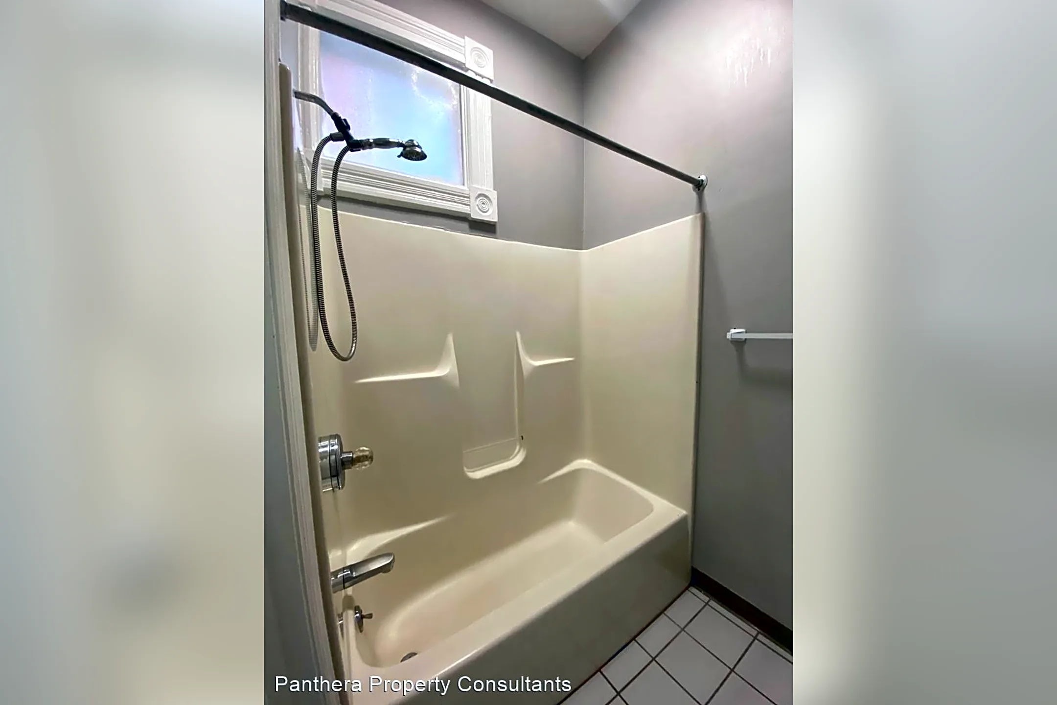 Bathroom - 400 Warner St - Cincinnati, OH