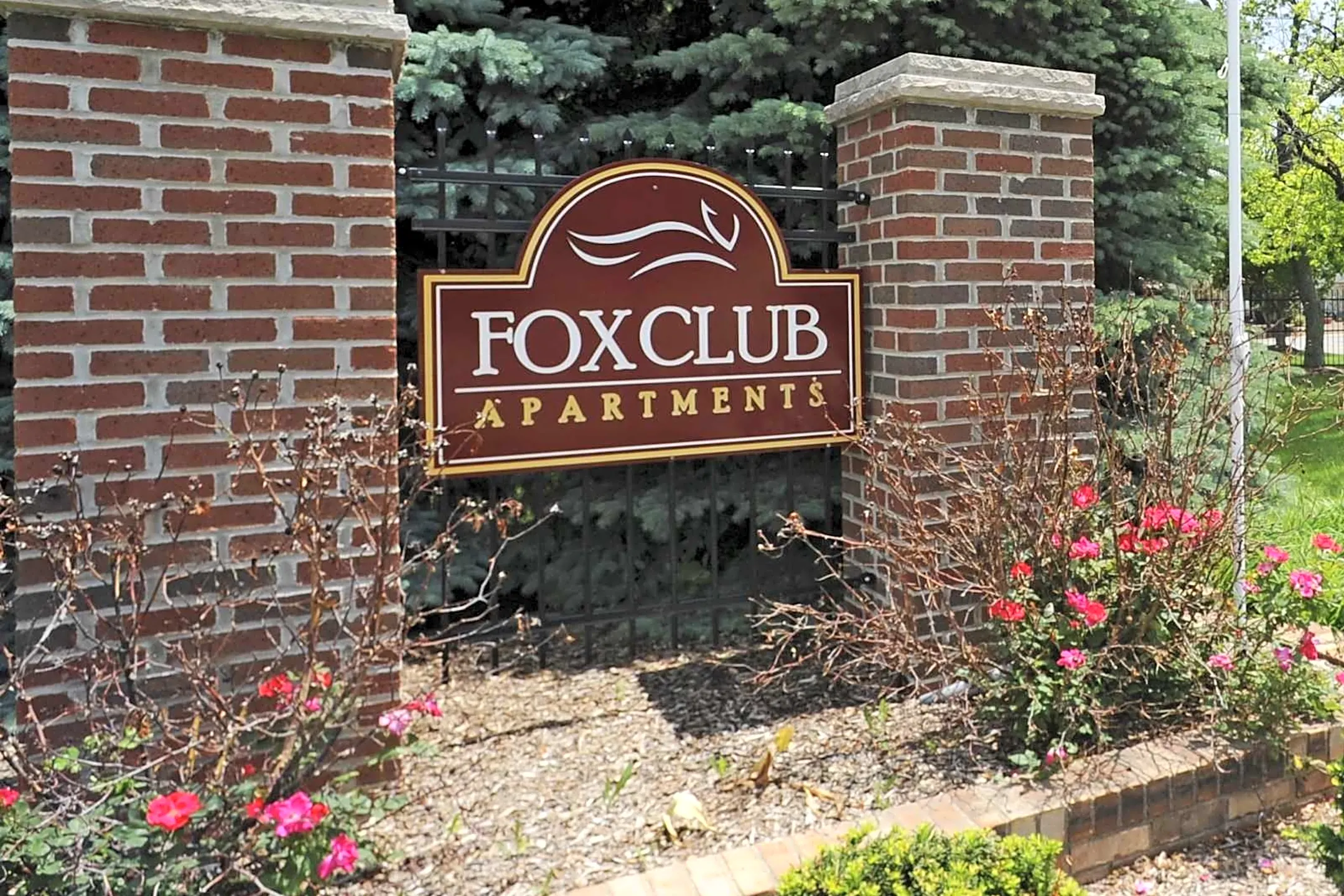 Community Signage - Fox Club Apartments - Indianapolis, IN
