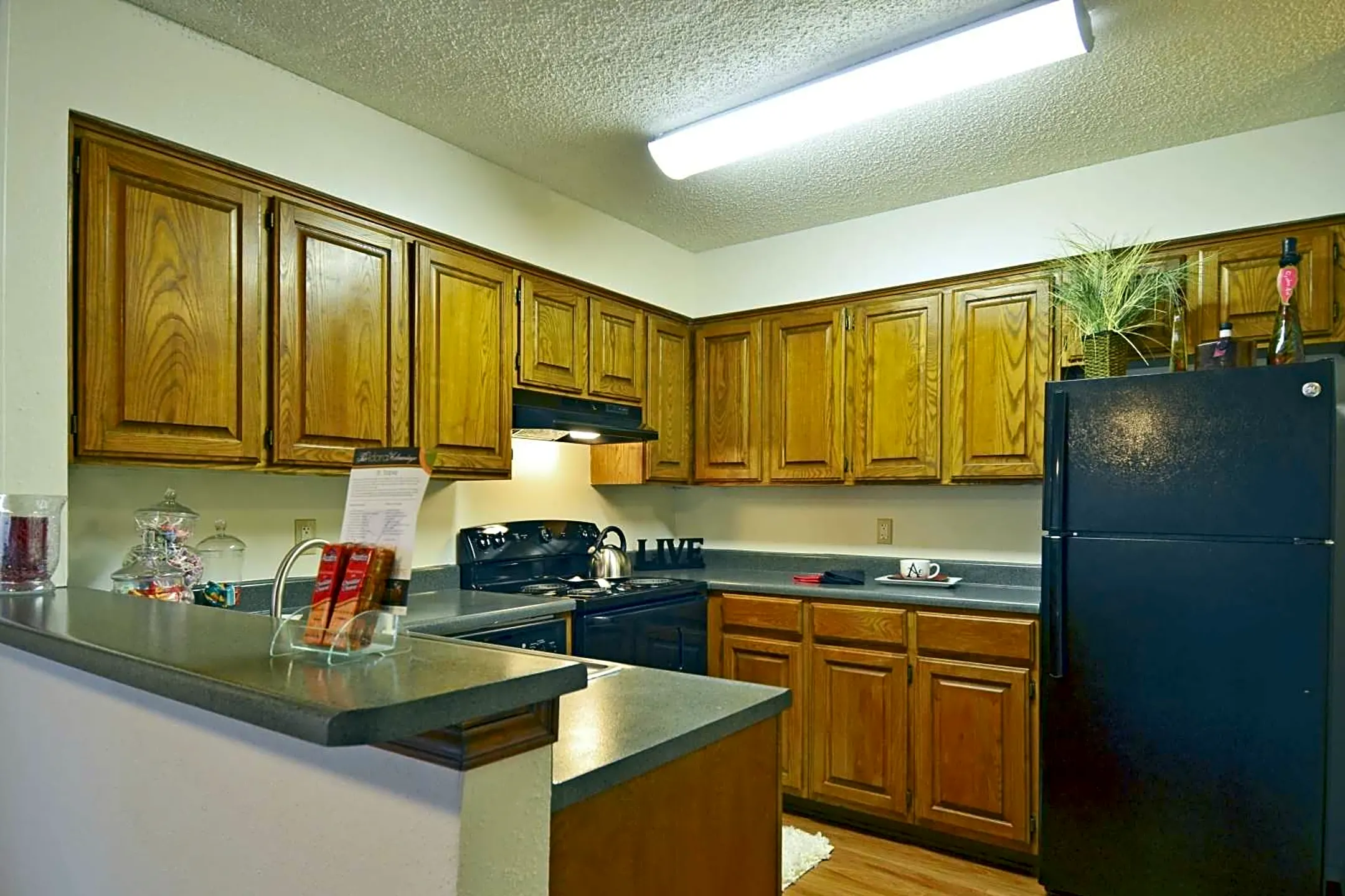 Kitchen - 4000 Horizon Hill Apartments - San Antonio, TX