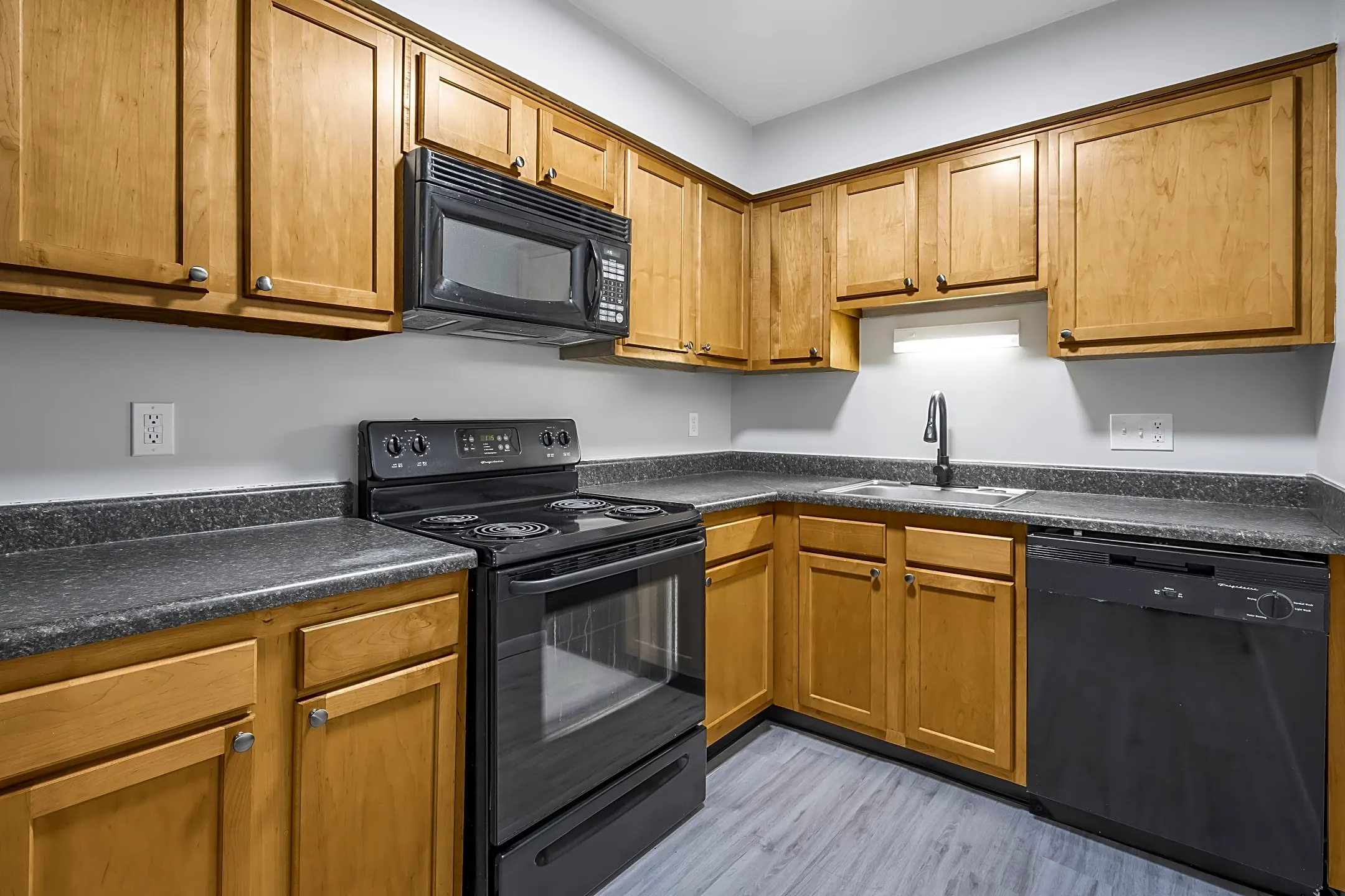 Kitchen - Stone Lodge Apartments - Columbus, OH
