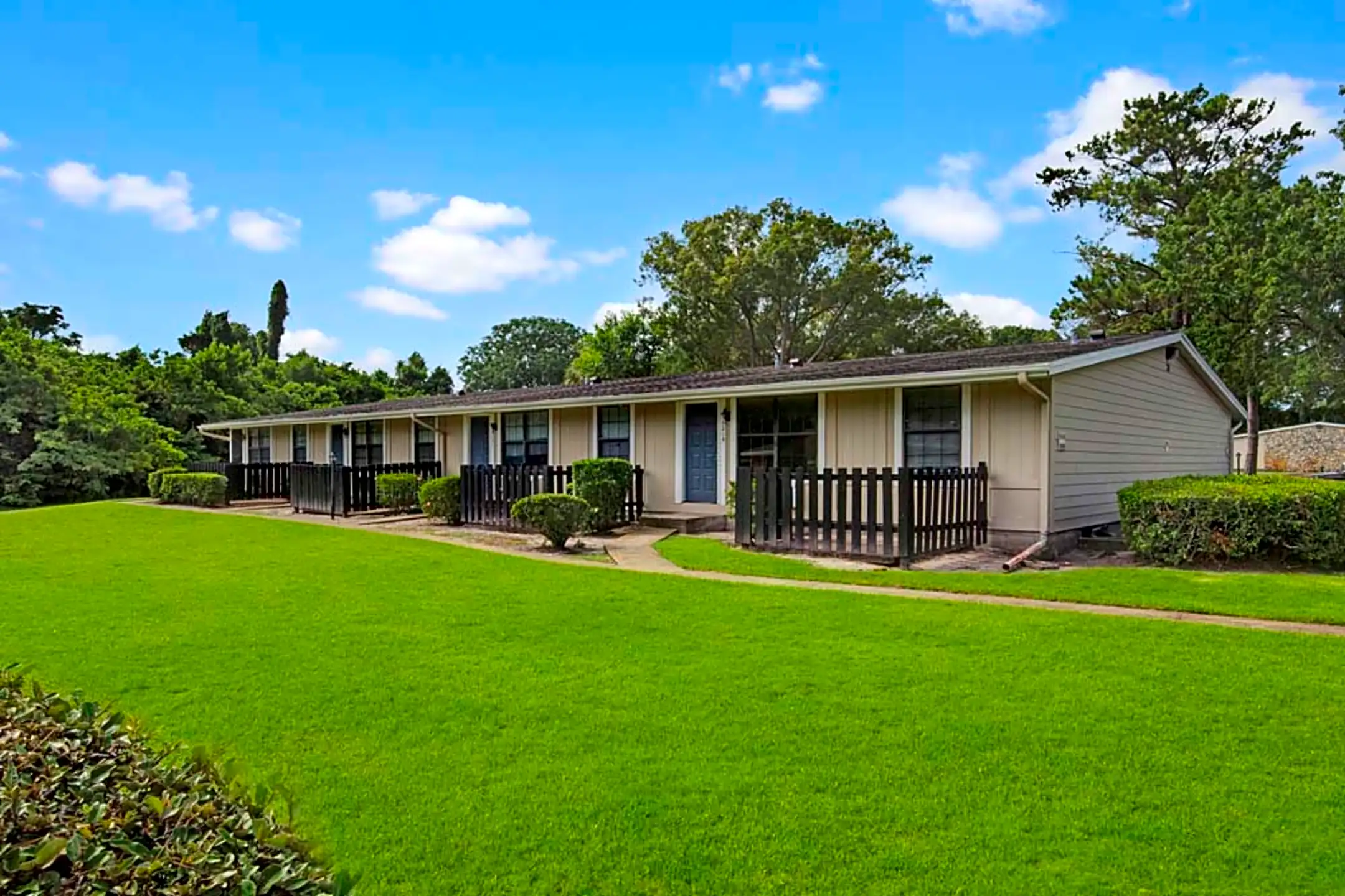 Branchwood Apartments 7785 Branchwood Ln Winter Park, FL Apartments
