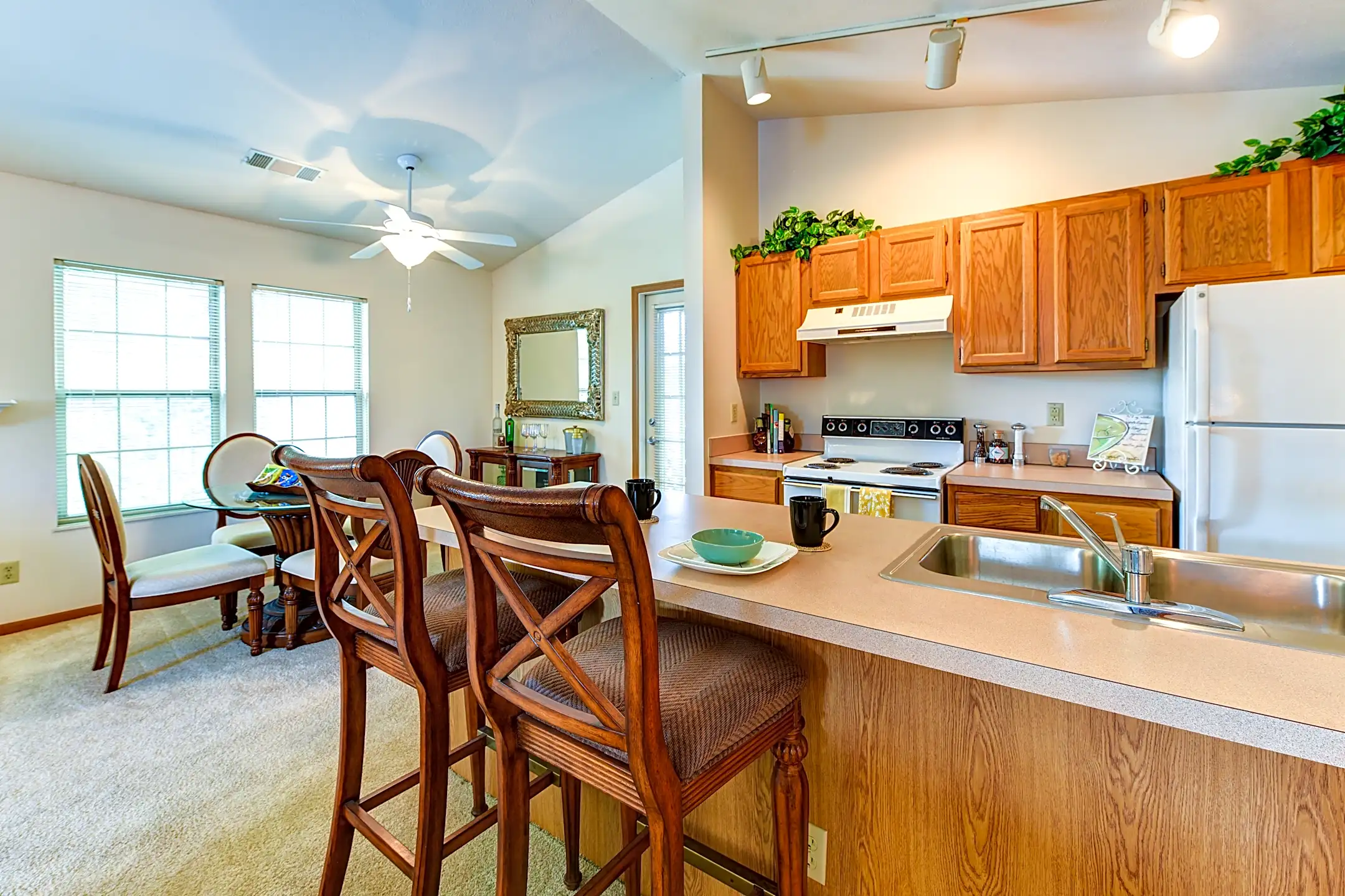 Waters Edge Luxury Apartments Columbus, OH 43209