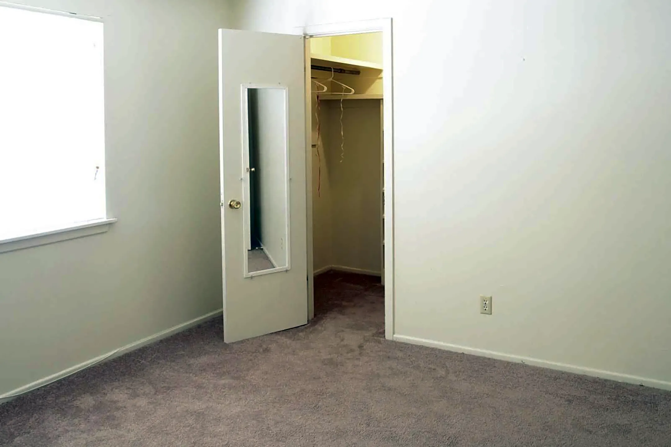 Bedroom - Mesilla Manor Apartments - Las Cruces, NM