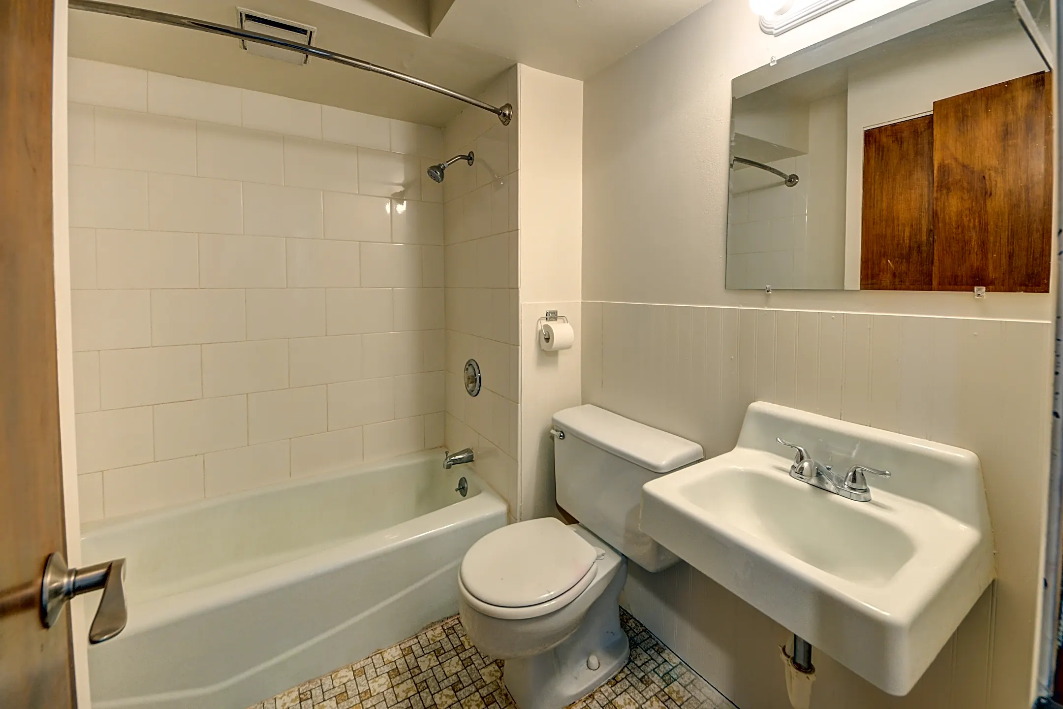 Bathroom - Carousel Flats - Saint Paul, MN