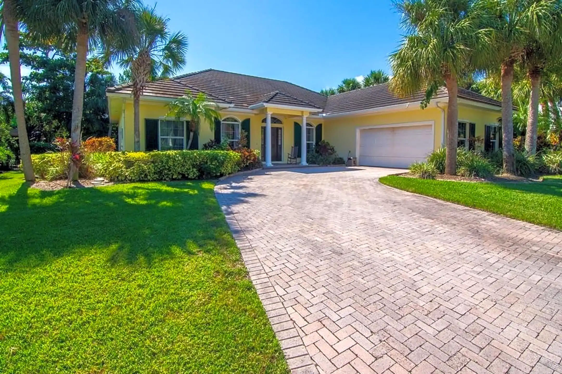 Building - 2225 Seaside St - Vero Beach, FL