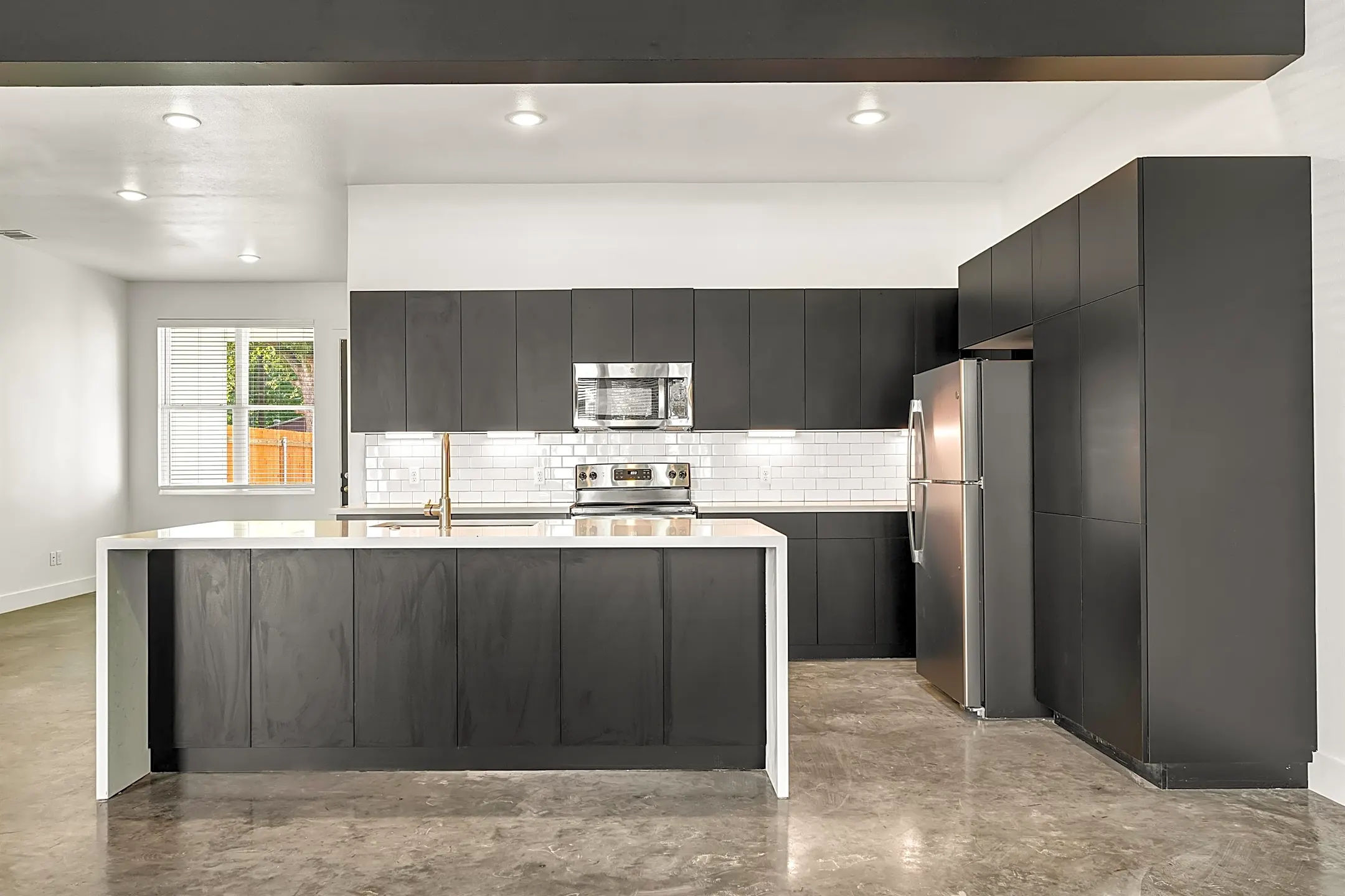 Kitchen - 213 Lynn Dr - Bryan, TX