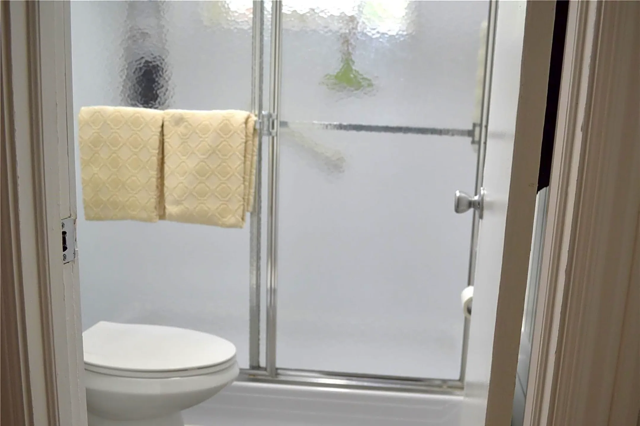 Bathroom - 50 Commander Ave - Garden City, NY