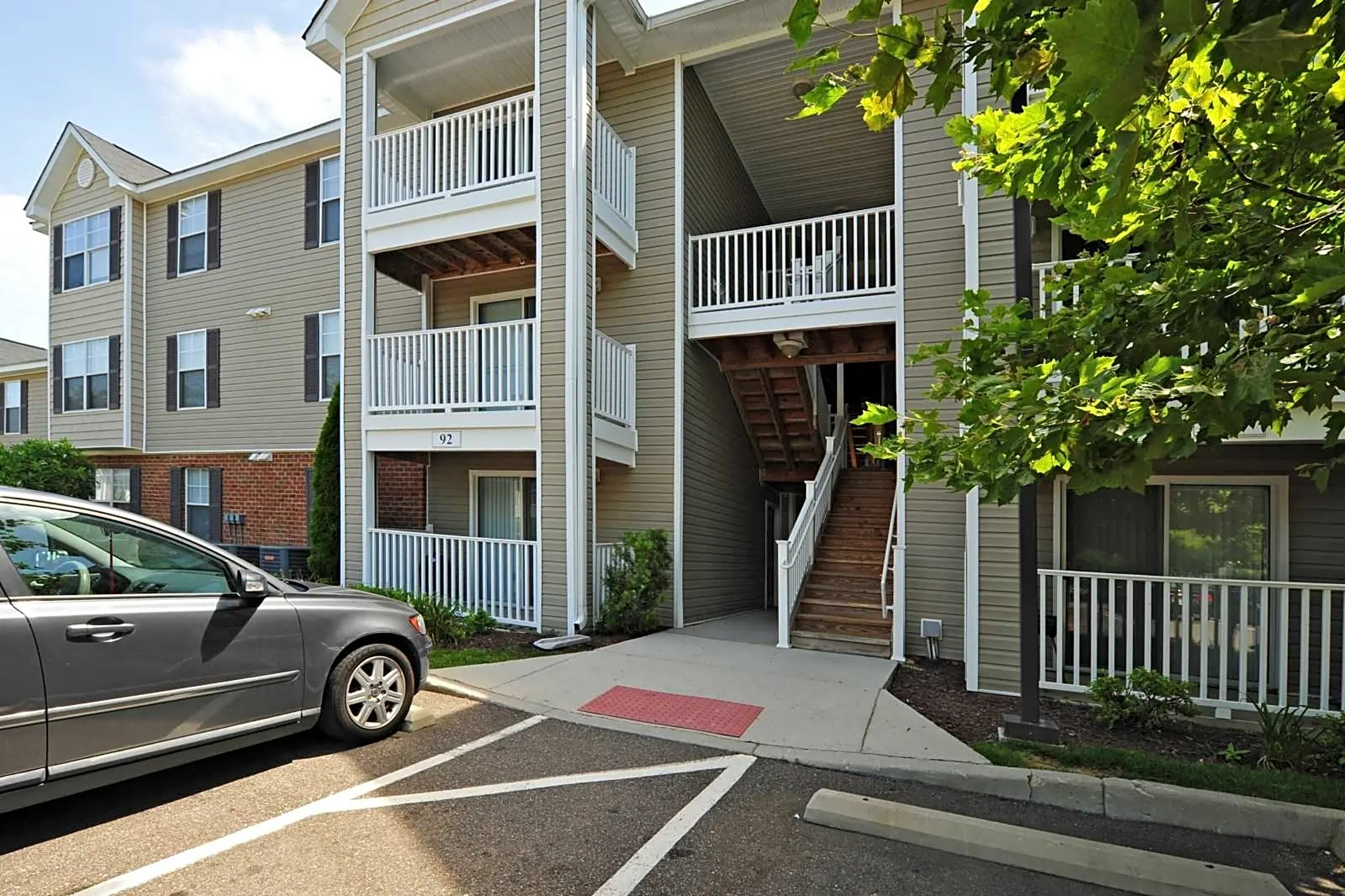 River Mews Apartments & Townhomes - Newport News, VA 23608