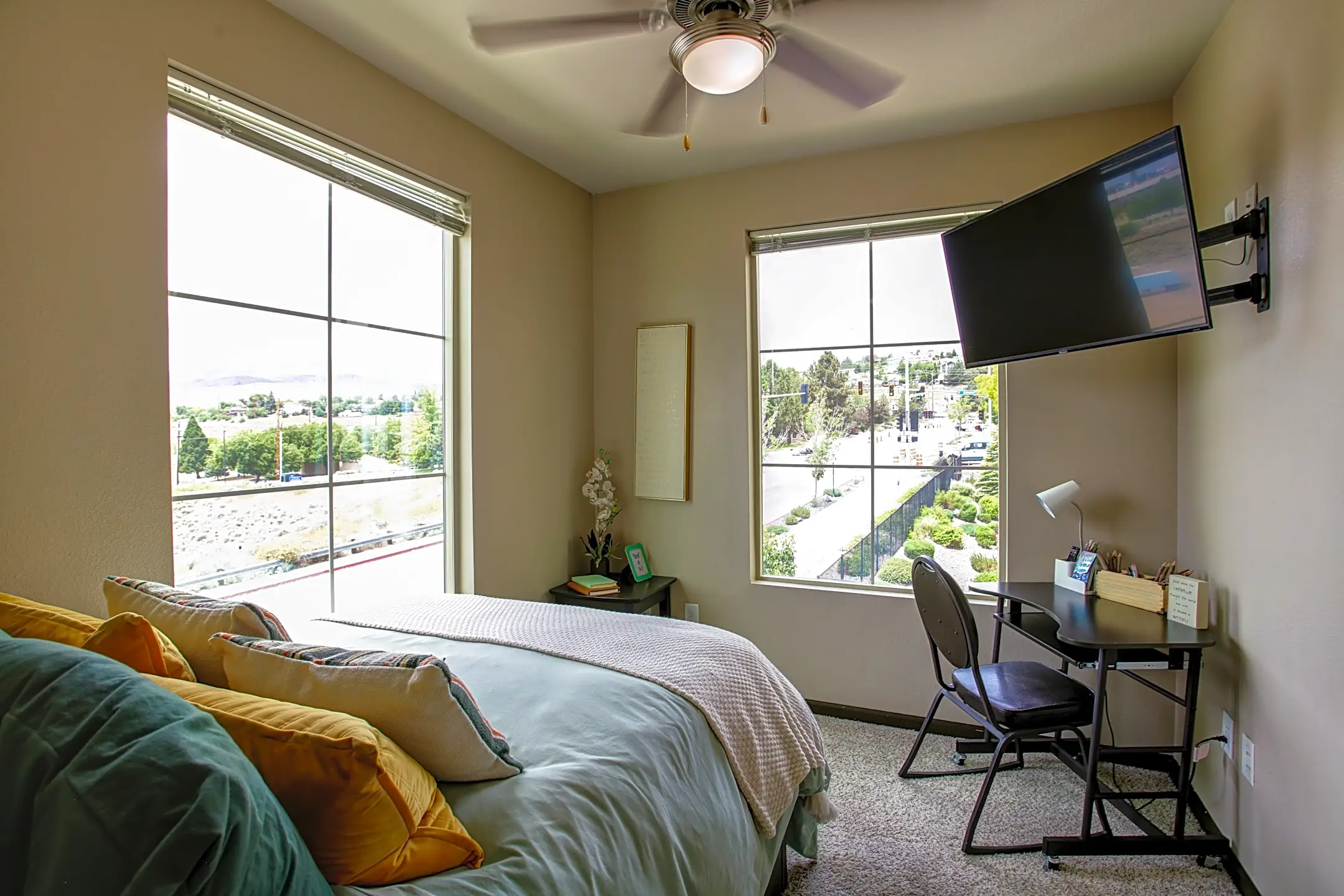 Bedroom - Green Leaf Republic Student Living - Reno, NV